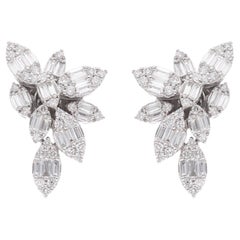 Orecchini con diamanti tondi e baguette da 1,06 carati naturali in oro bianco 18 carati