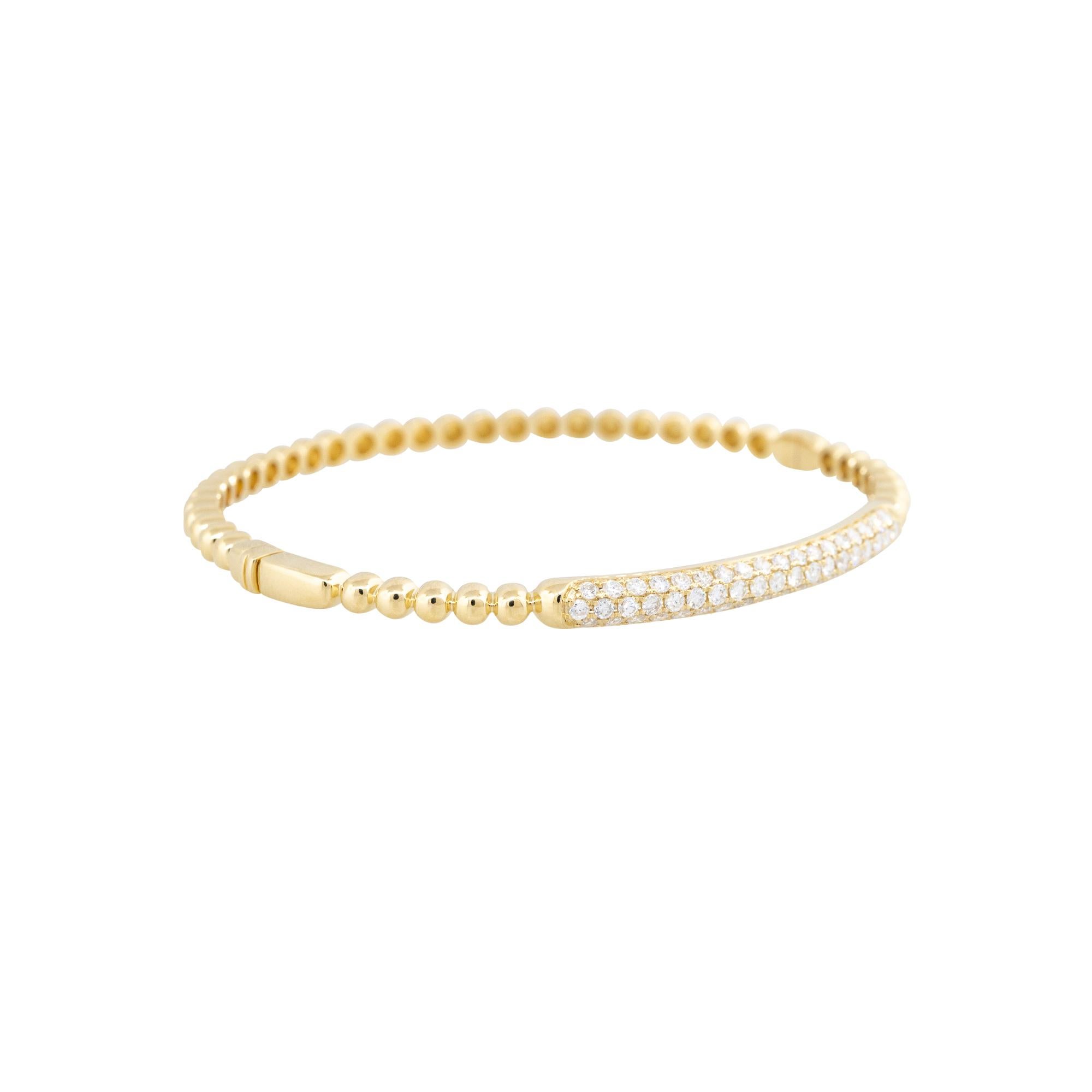Moderne Bracelet jonc bump en perles 18 carats avec diamants pavés naturels de 1,06 carat en vente