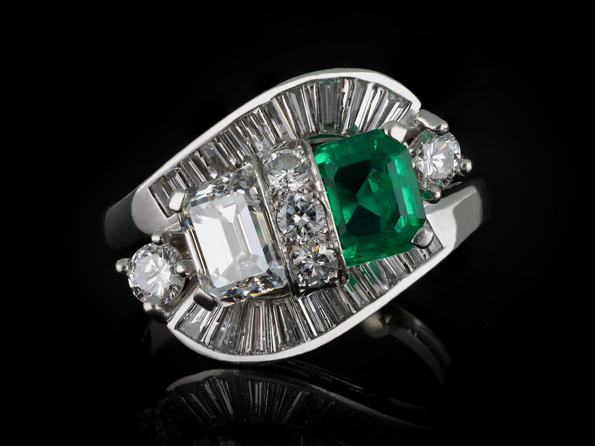 Natural 1.10 Carat Colombian Emerald Diamond Crossover Ballerina Ring In Good Condition For Sale In London, GB