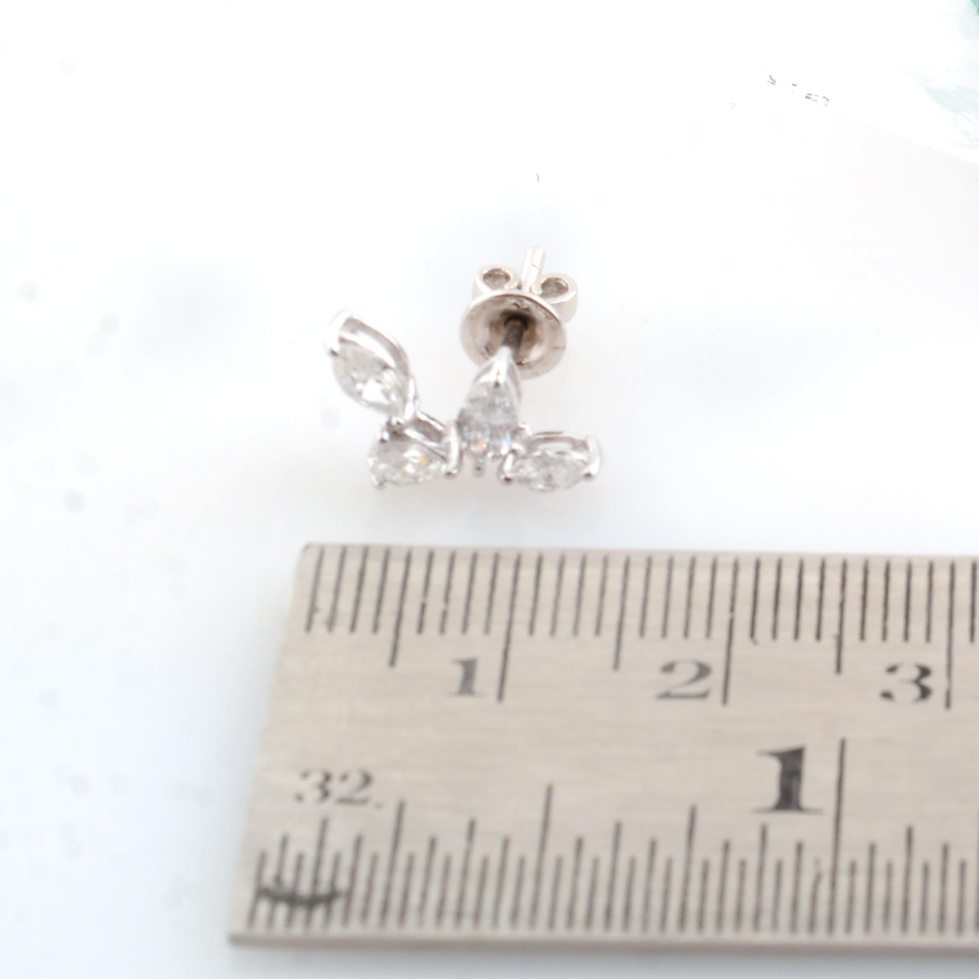 Orecchini con diamanti naturali da 1,10 carati, marquise e pera, in oro bianco 18 ct. In condizioni Nuovo in vendita a Diera, Dubai