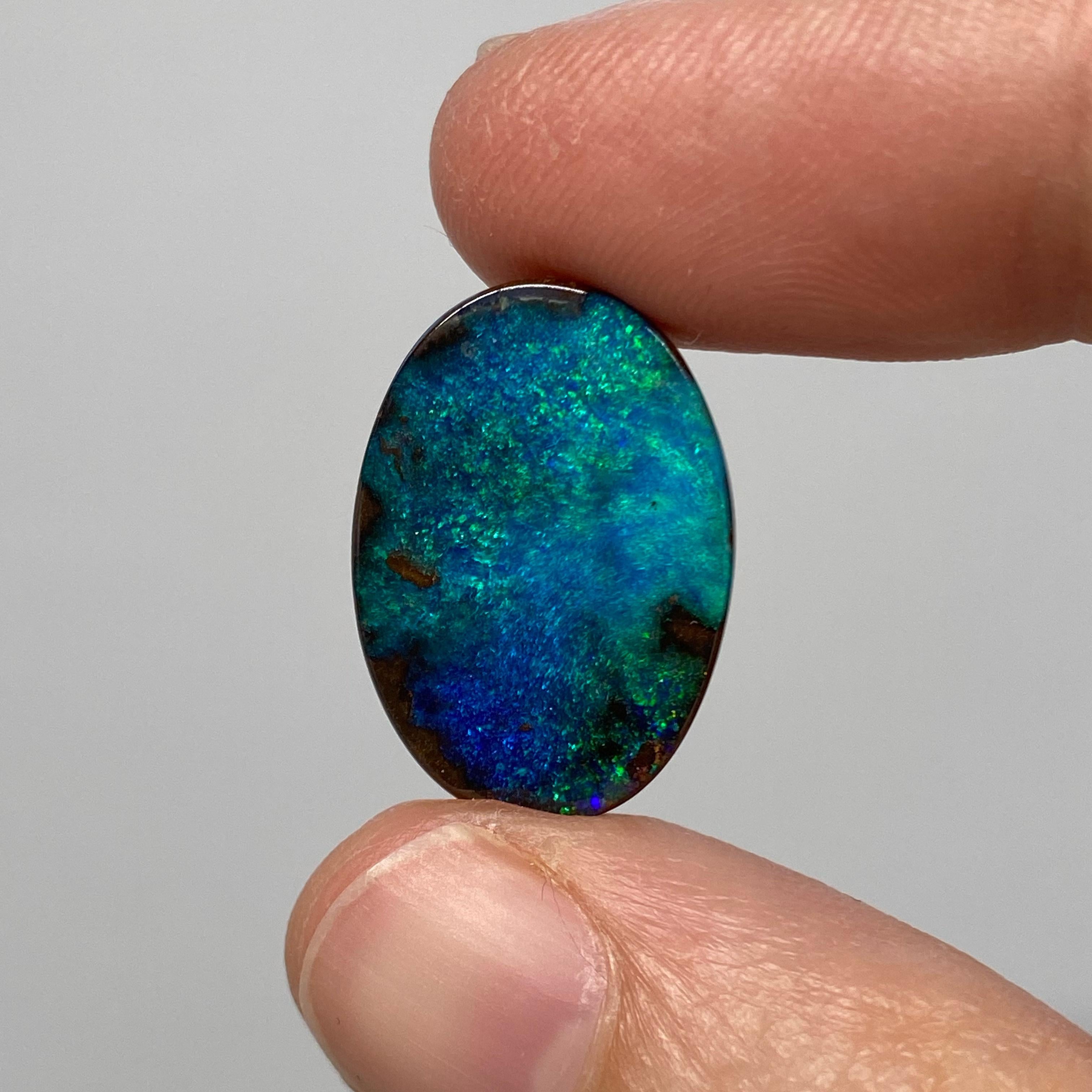 Taille cabochon Opale de rocher australienne ovale vert-bleu 11,13 carats en vente