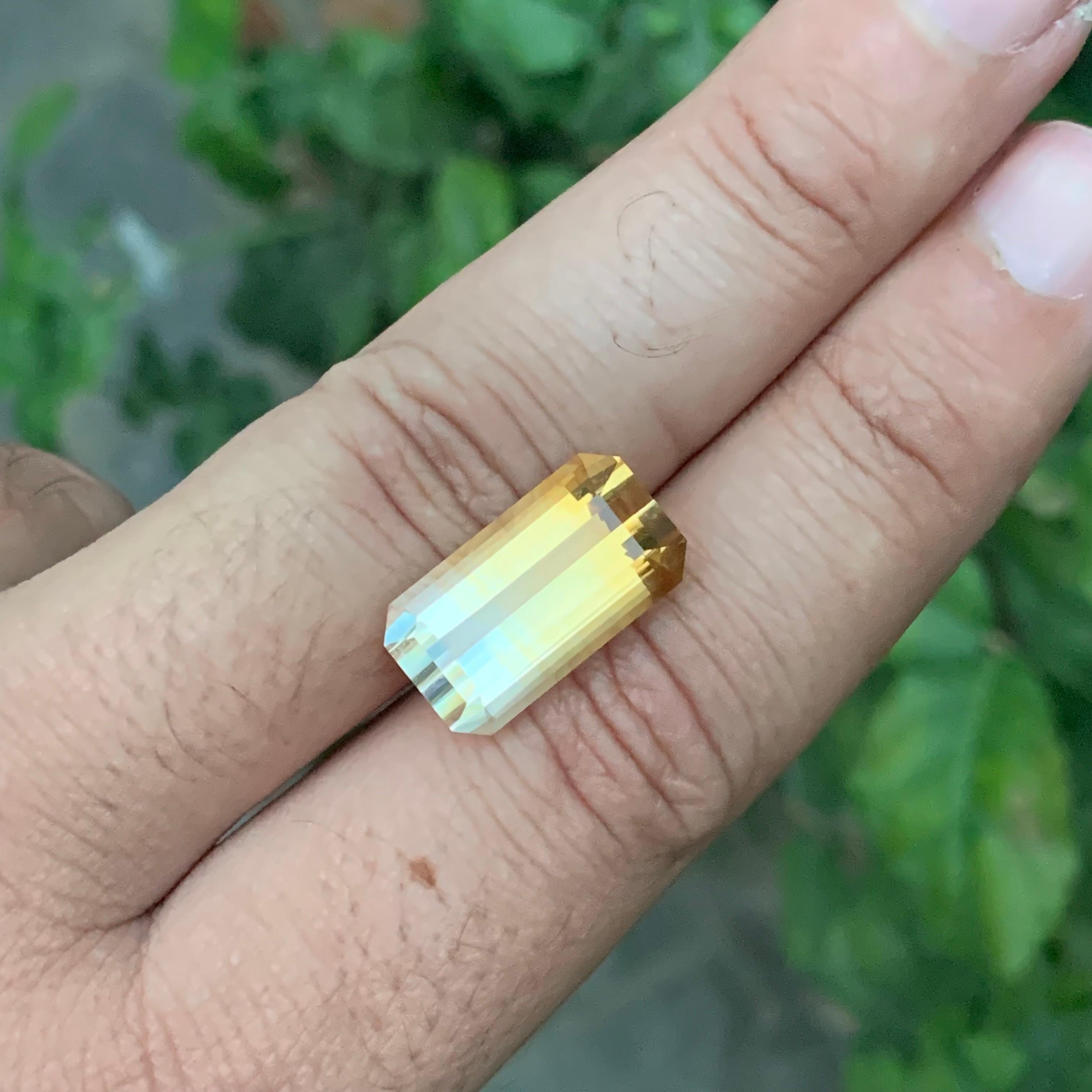 Gemmère naturelle jaune bicolore non sertie de 11,15 carats en vente 2
