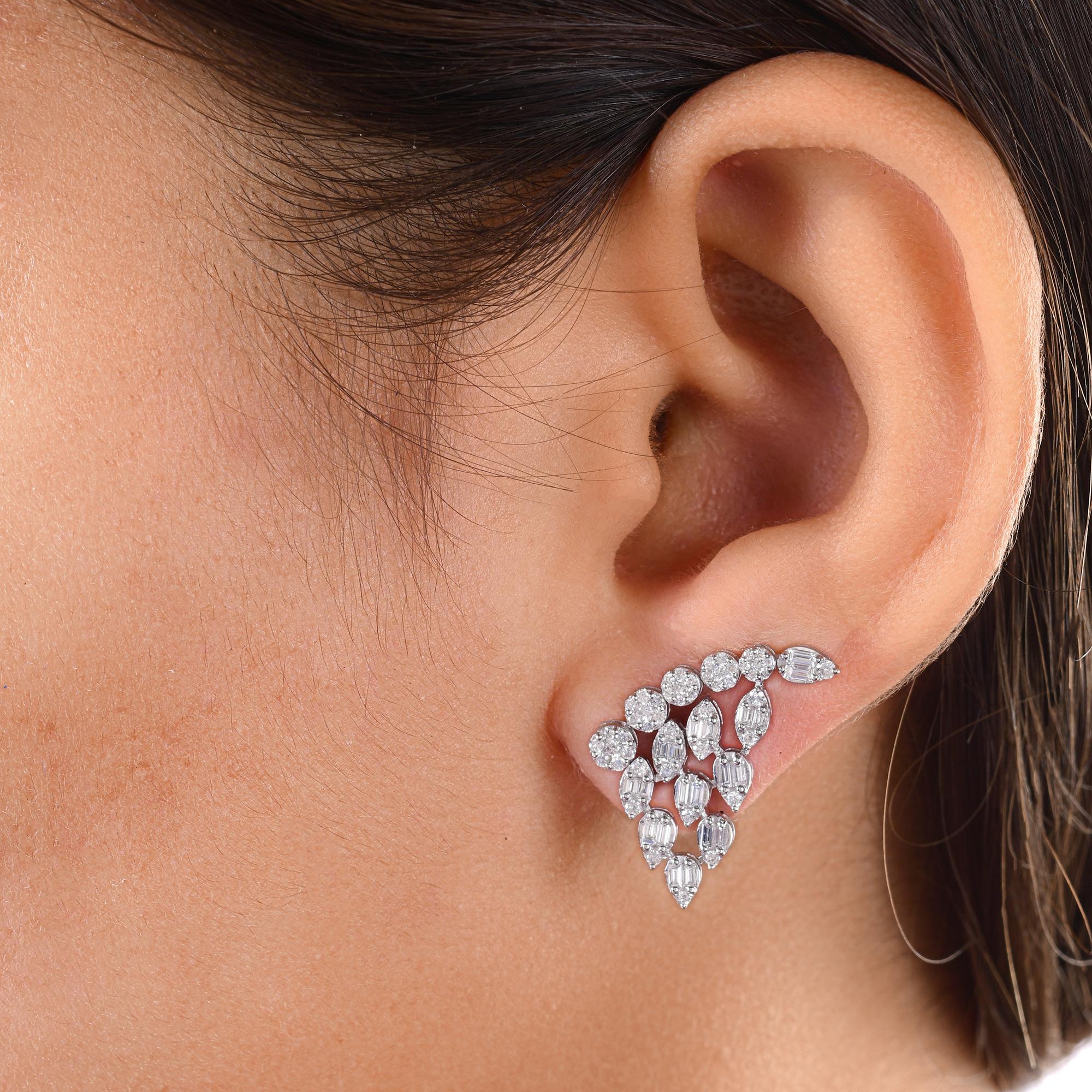 Natural 1.12 Carat SI/H Baguette Diamond Earrings 18 Karat White Gold Jewelry In New Condition For Sale In Diera, Dubai