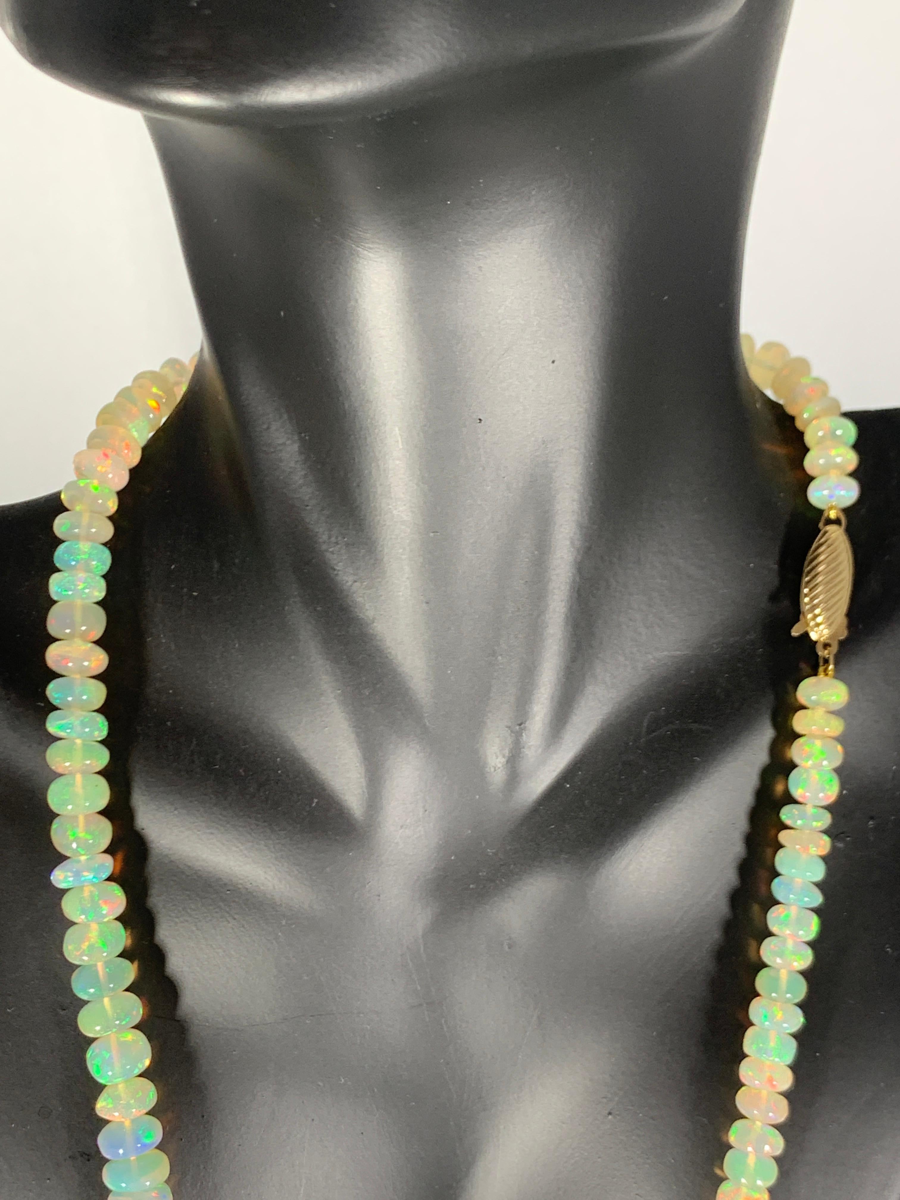 Perle Collier à un rang en or jaune 14 carats avec perles d'opales éthiopiennes naturelles 114 carats en vente