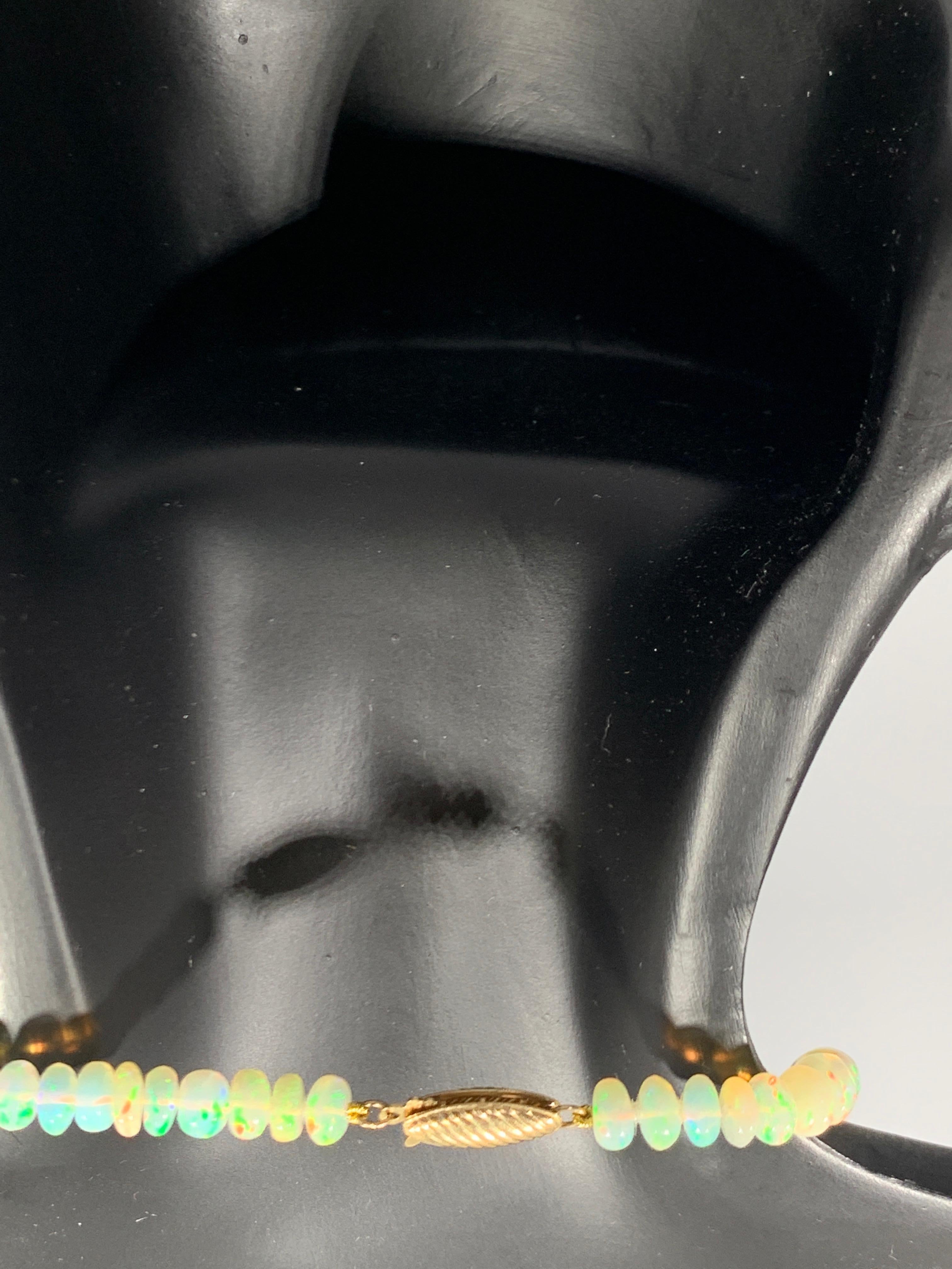 Natürliche natürliche 114 Karat äthiopische Opalperle einreihige Halskette 14 Karat Gelbgold für Damen oder Herren im Angebot