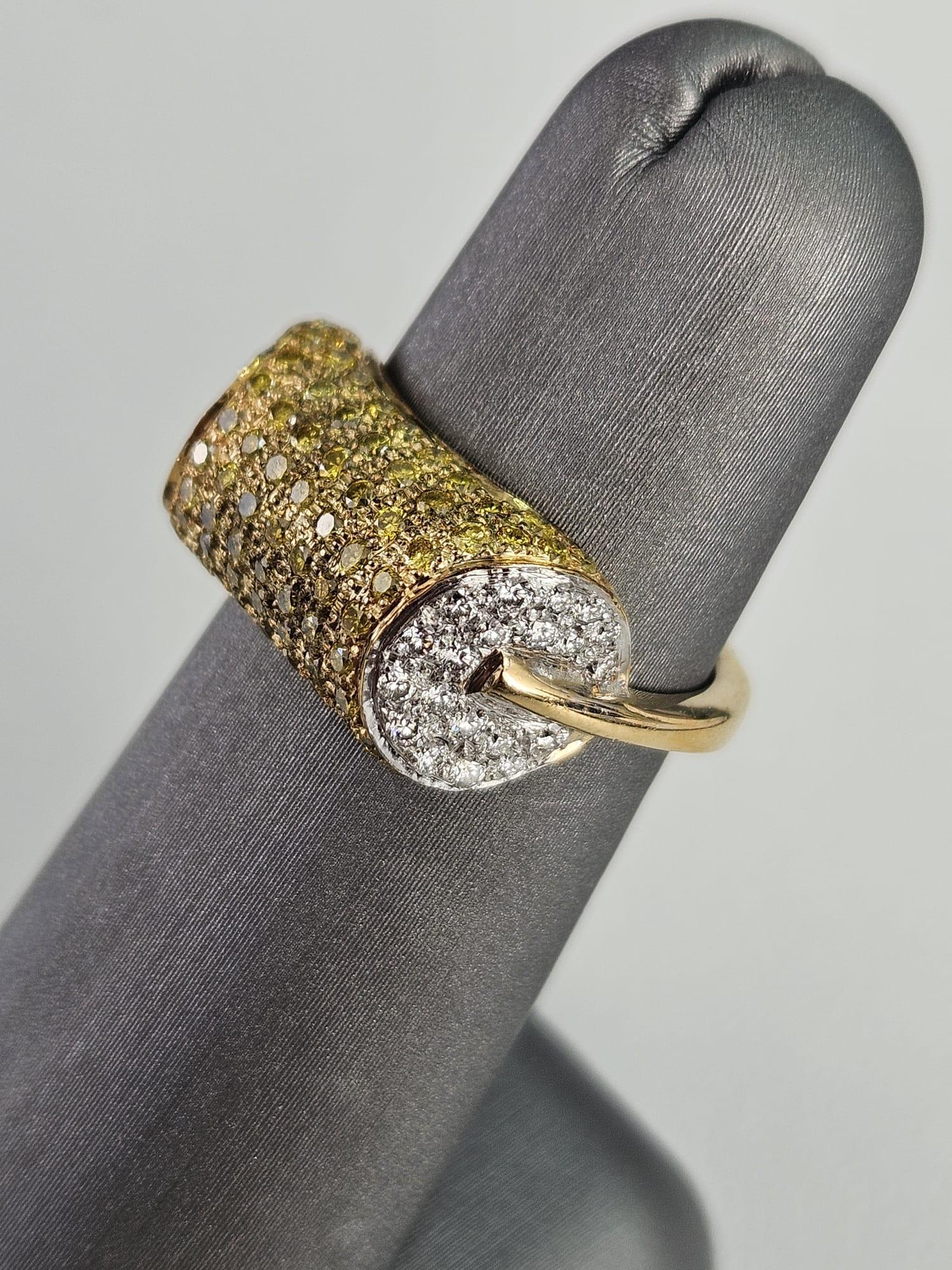 Natural 1.15 ct Canary Diamond Cylindrical Ring In New Condition For Sale In New York, NY