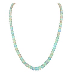 Collier à un rang unique en or jaune 14 carats avec perles d'opale naturelle éthiopienne 115 carats