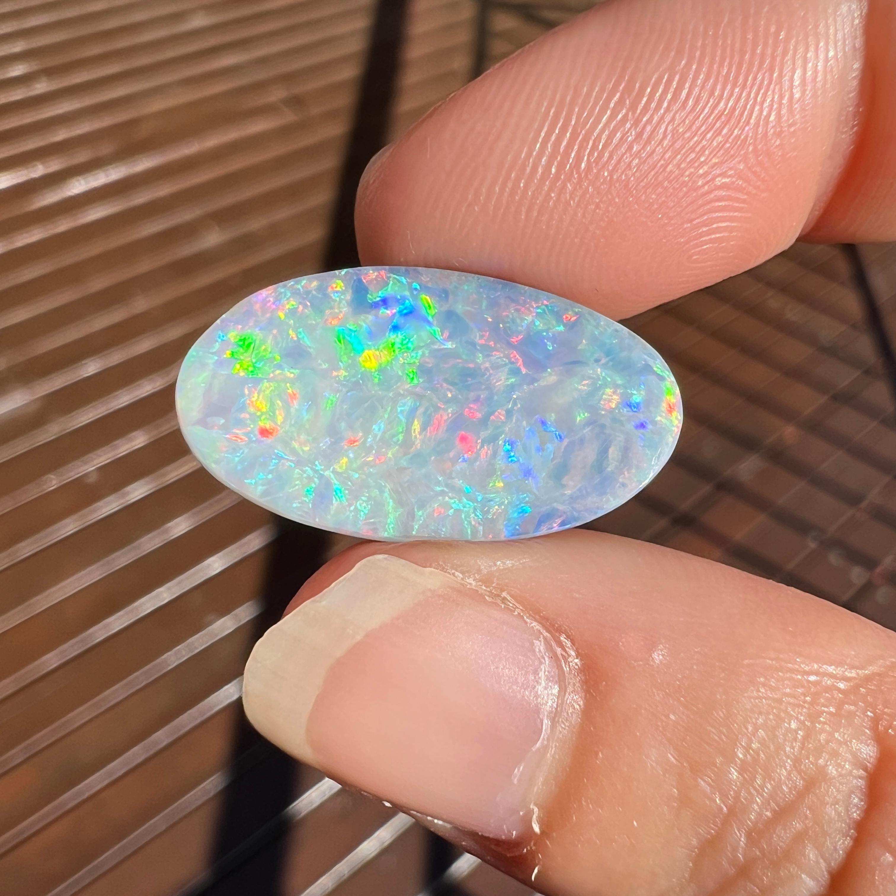 Opale australiano arcobaleno naturale da 11,52 carati estratto da Sue Cooper In condizioni Nuovo in vendita a BELCONNEN, ACT