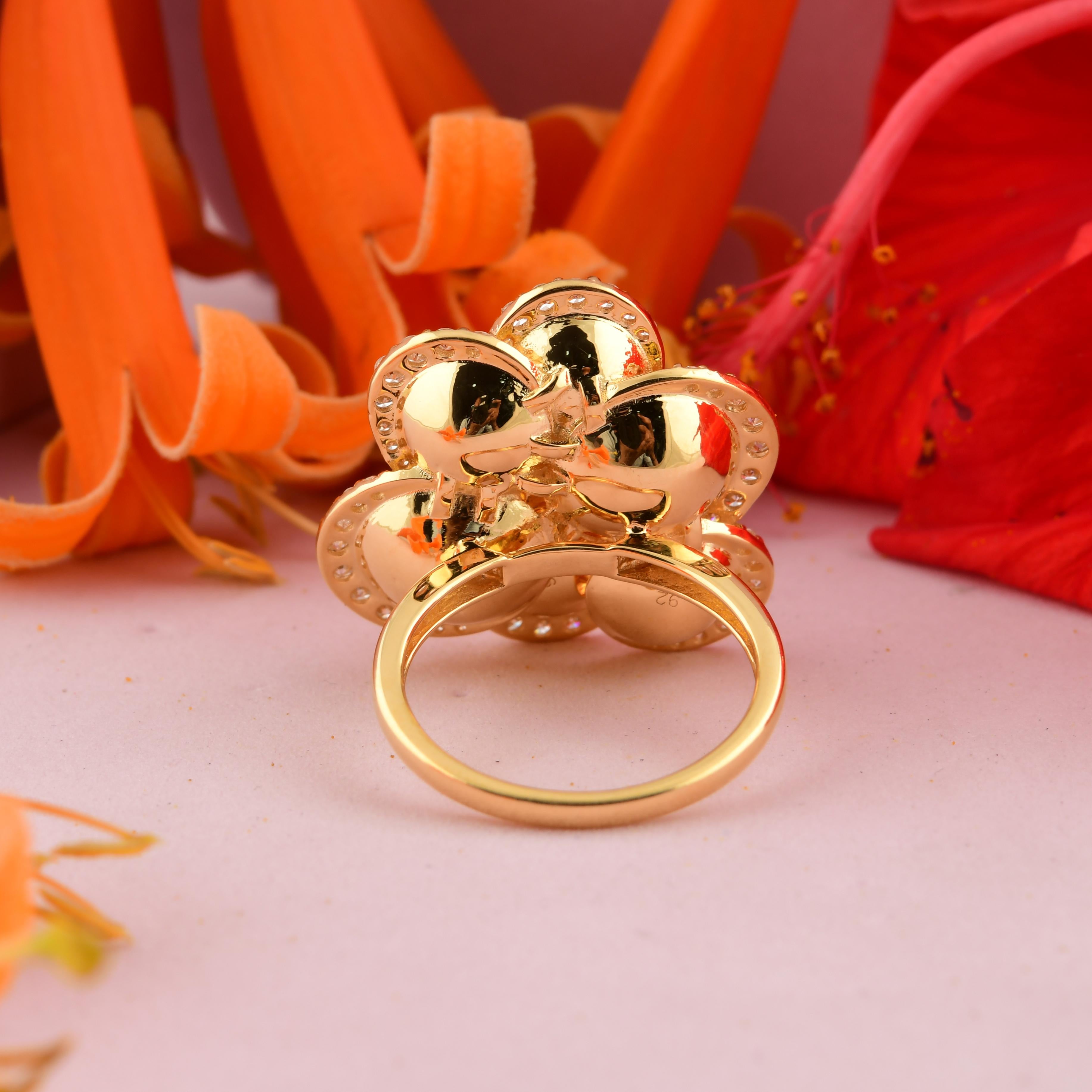 Women's Natural 1.19 Carat SI/H Diamond Flower Cocktail Ring 18 Karat Yellow Gold For Sale