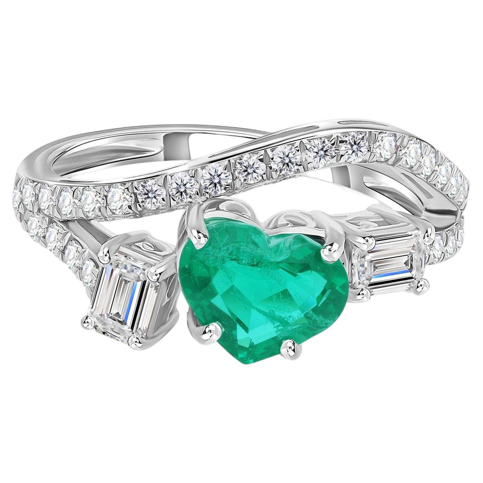 Anello in oro bianco 18 carati con smeraldo naturale a forma di cuore da 1,19 carati e diamanti taglio baguette da 0,83 carati