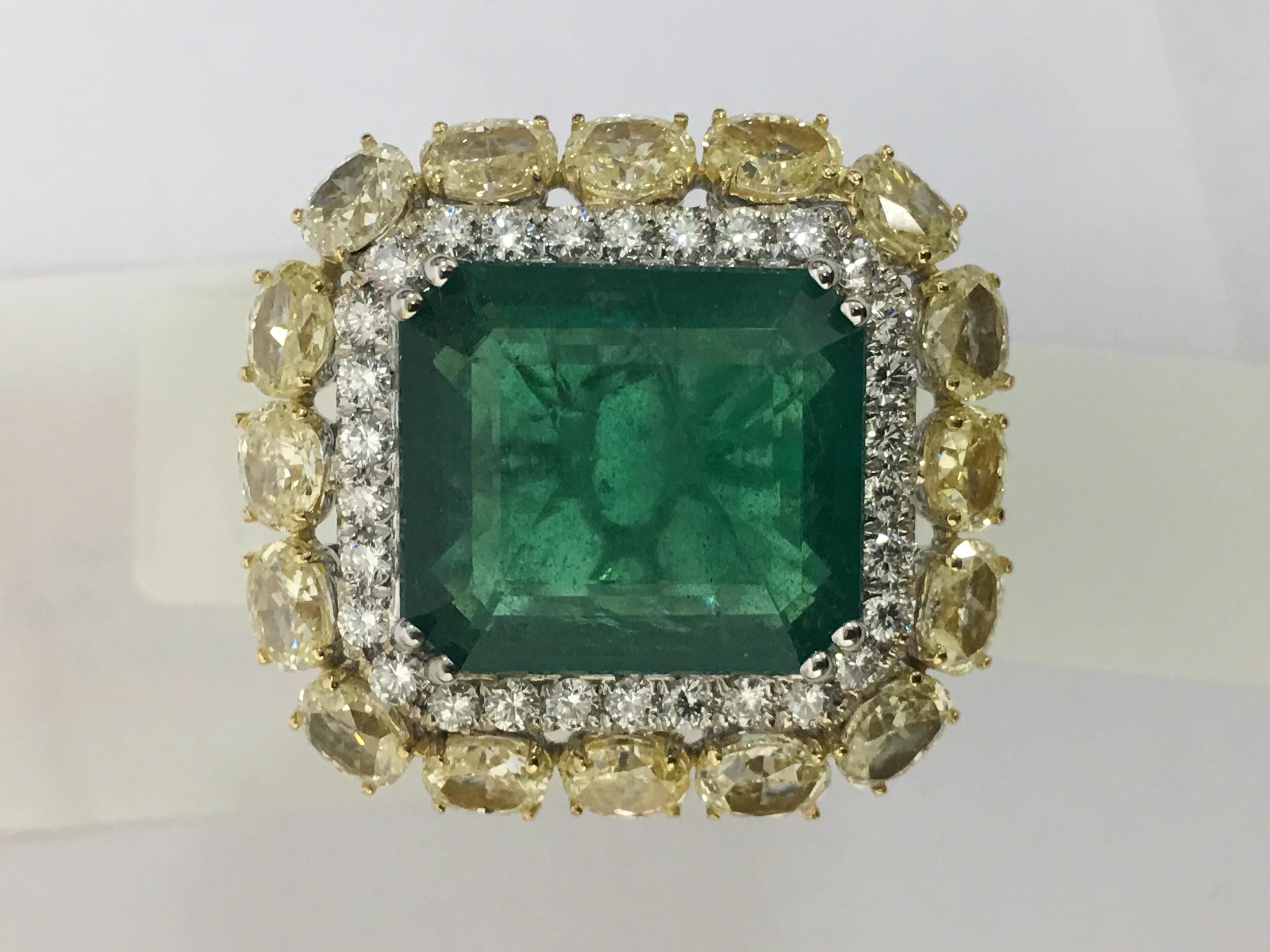 Natural 11.93 Carat Emerald Yellow and White Diamond Cocktail Ring 10