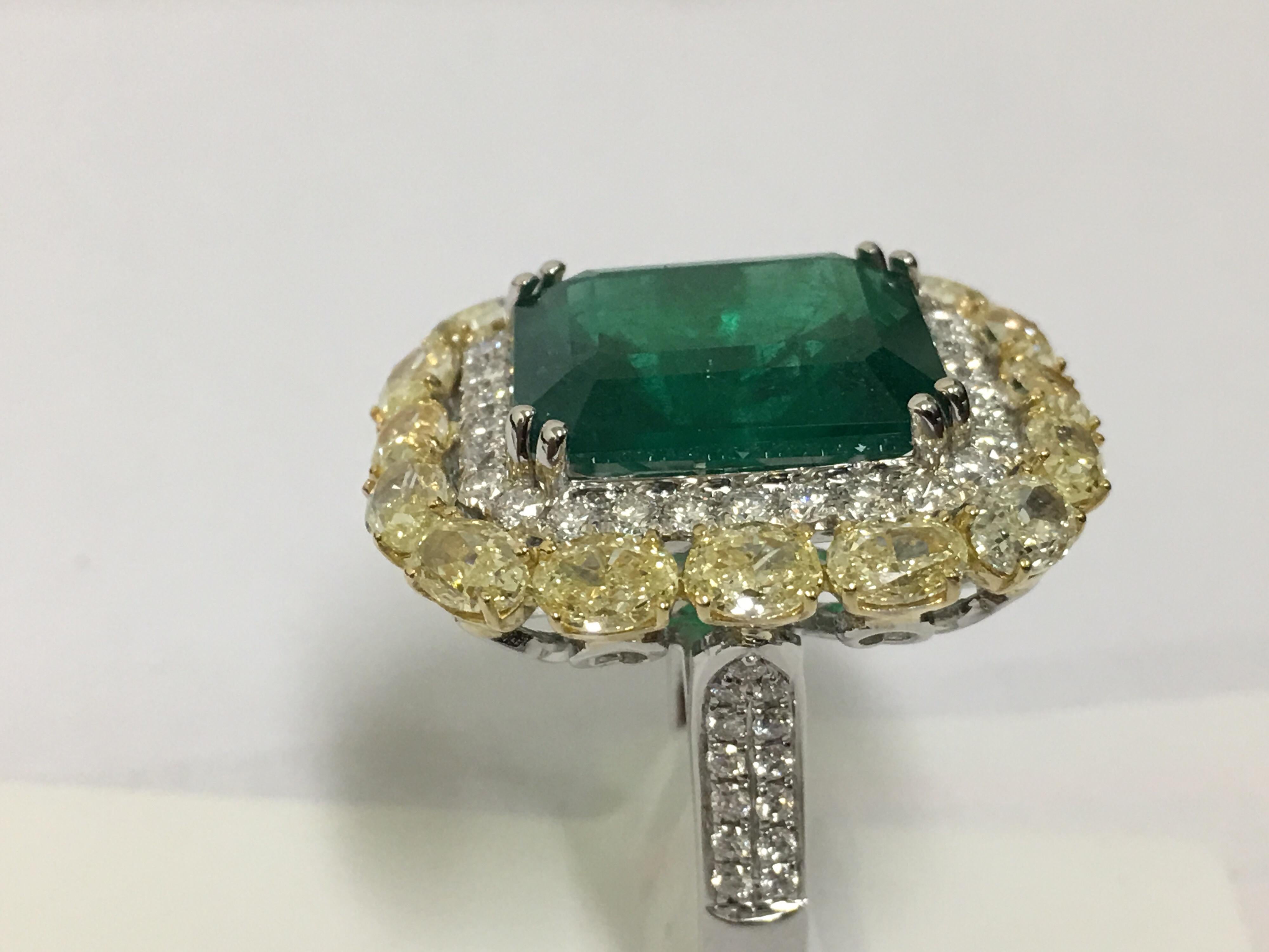 Natural 11.93 Carat Emerald Yellow and White Diamond Cocktail Ring 11