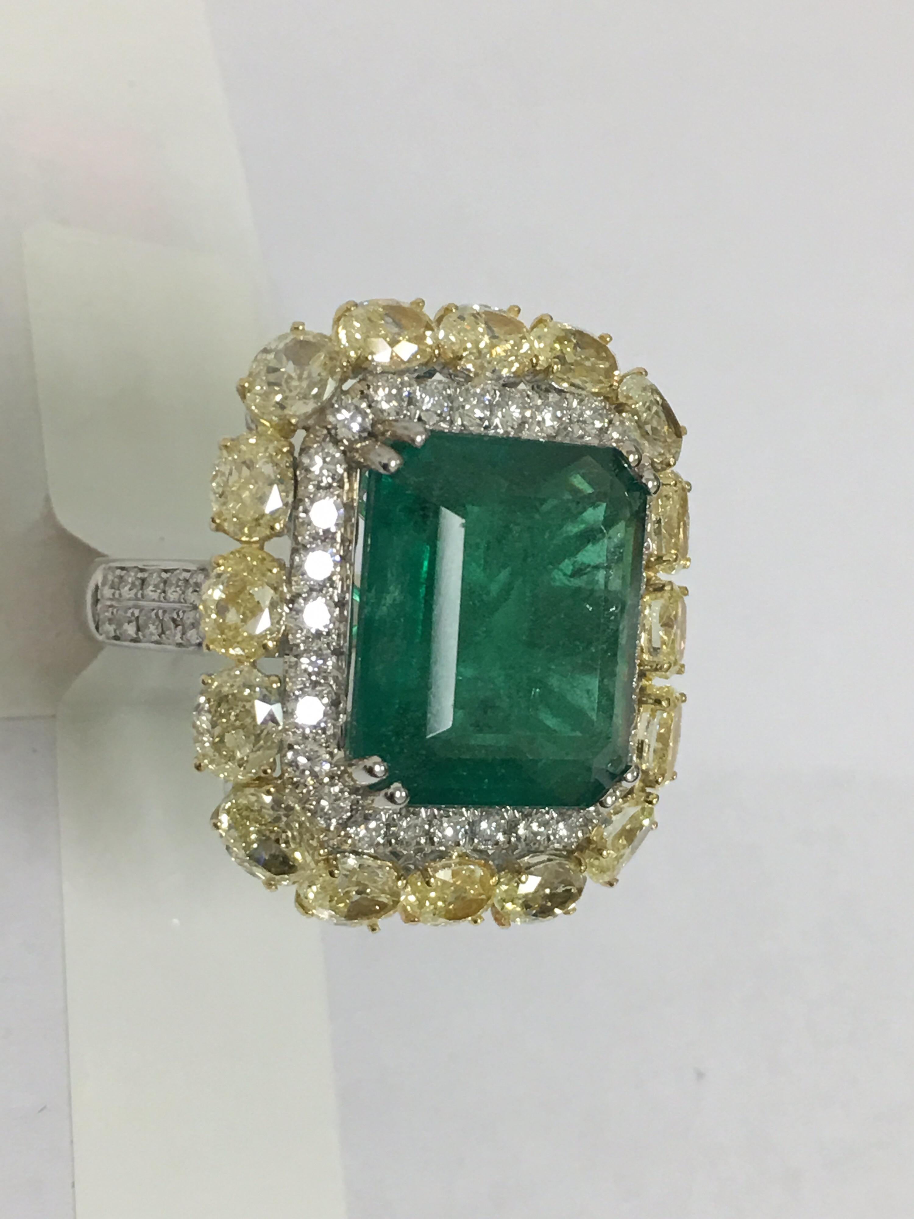 Natural 11.93 Carat Emerald Yellow and White Diamond Cocktail Ring 12