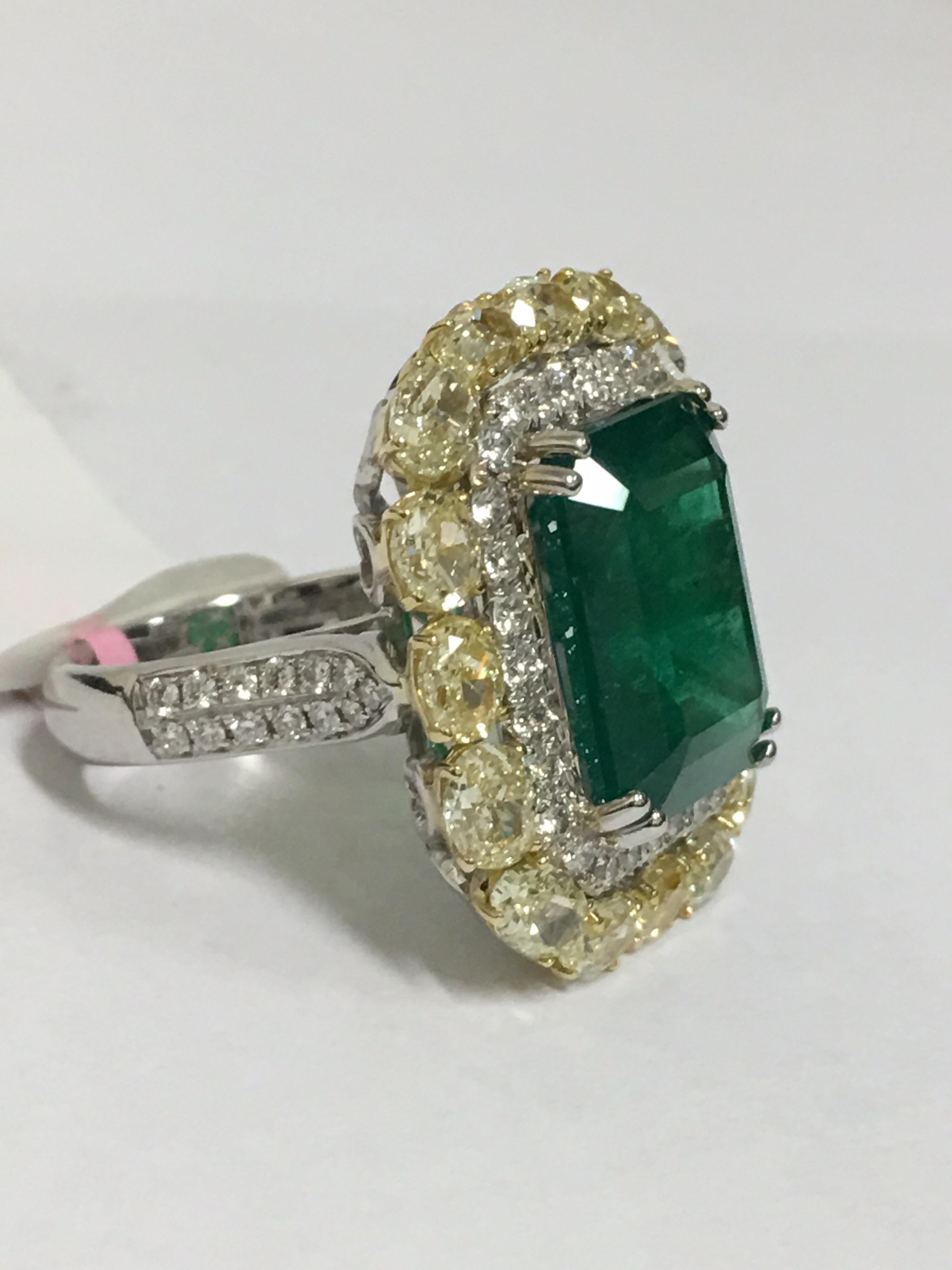 Women's Natural 11.93 Carat Emerald Yellow and White Diamond Cocktail Ring