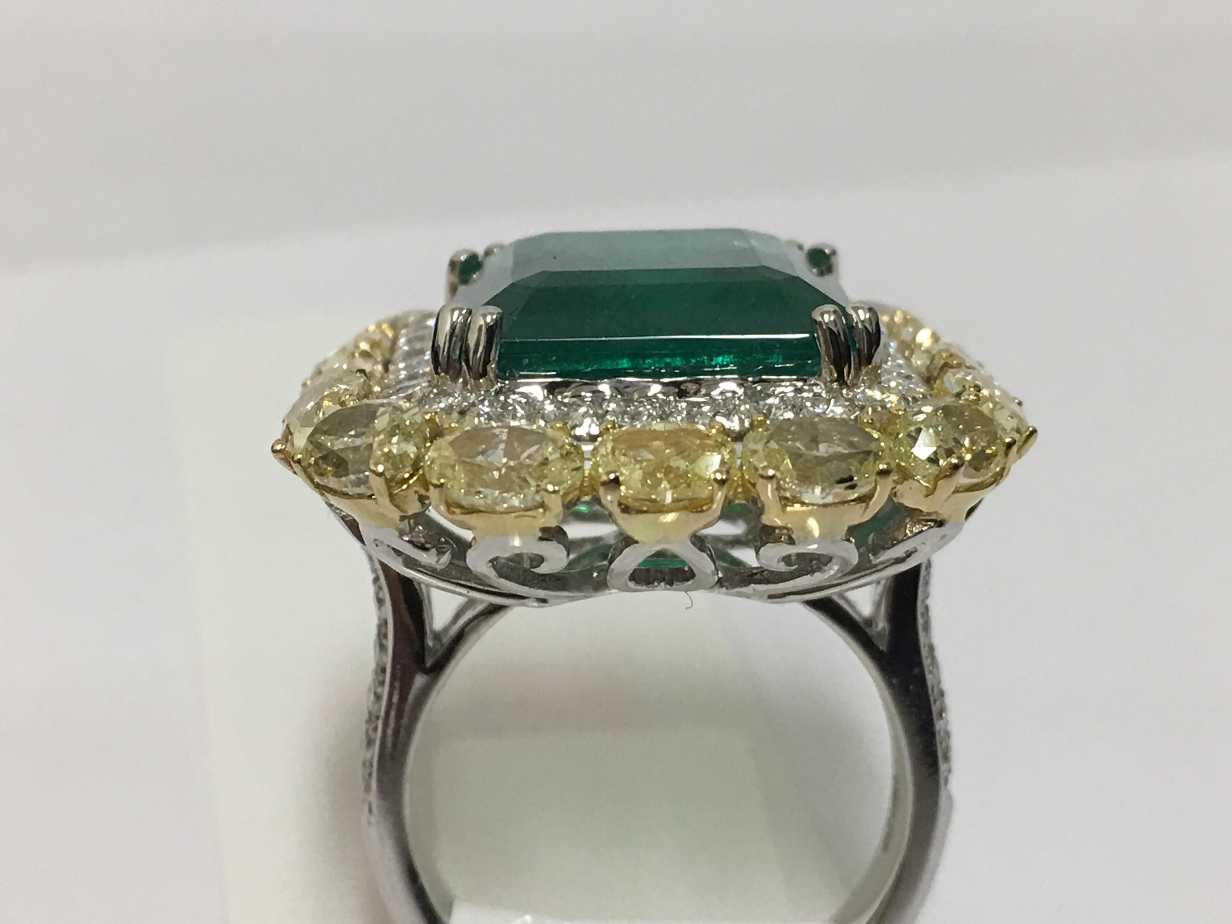 Natural 11.93 Carat Emerald Yellow and White Diamond Cocktail Ring 1