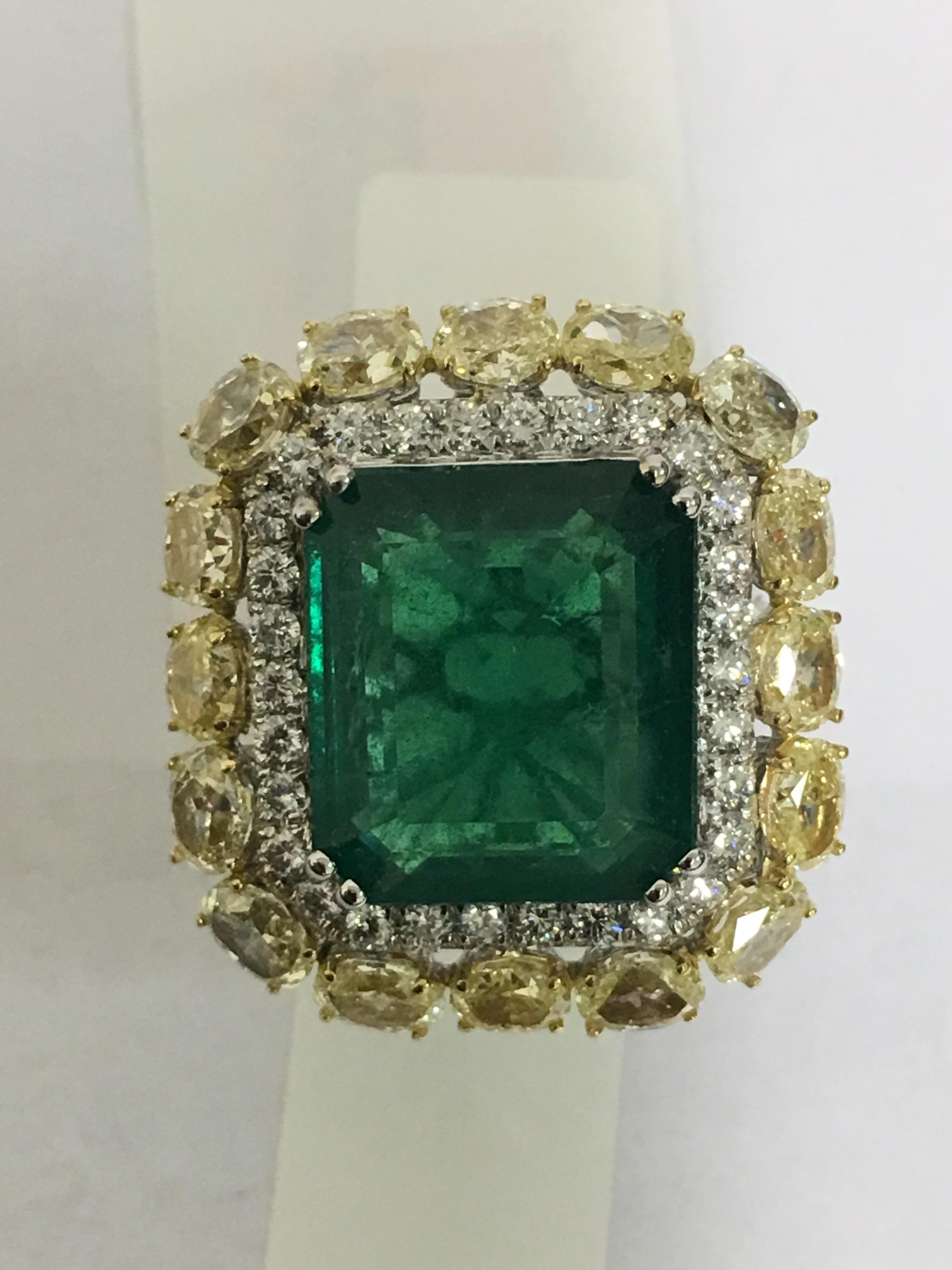Natural 11.93 Carat Emerald Yellow and White Diamond Cocktail Ring 4