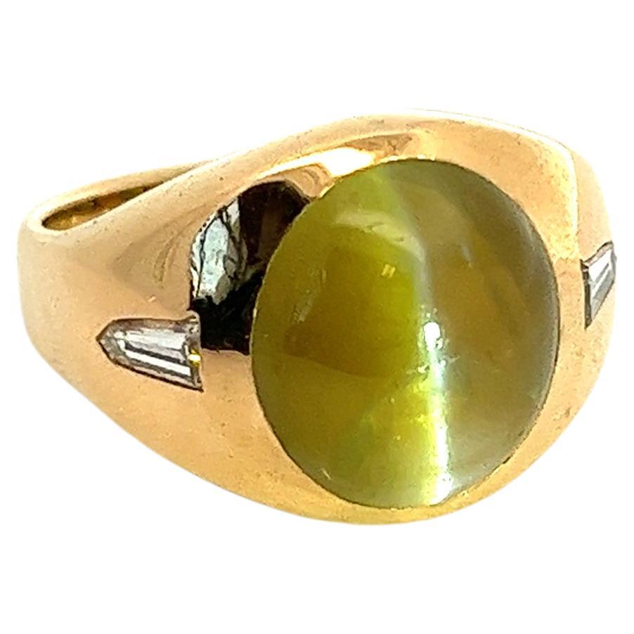 Natural 12 Carat Green Chrysoberyl Cats Eye and Diamond Mens Ring in 18K Gold For Sale