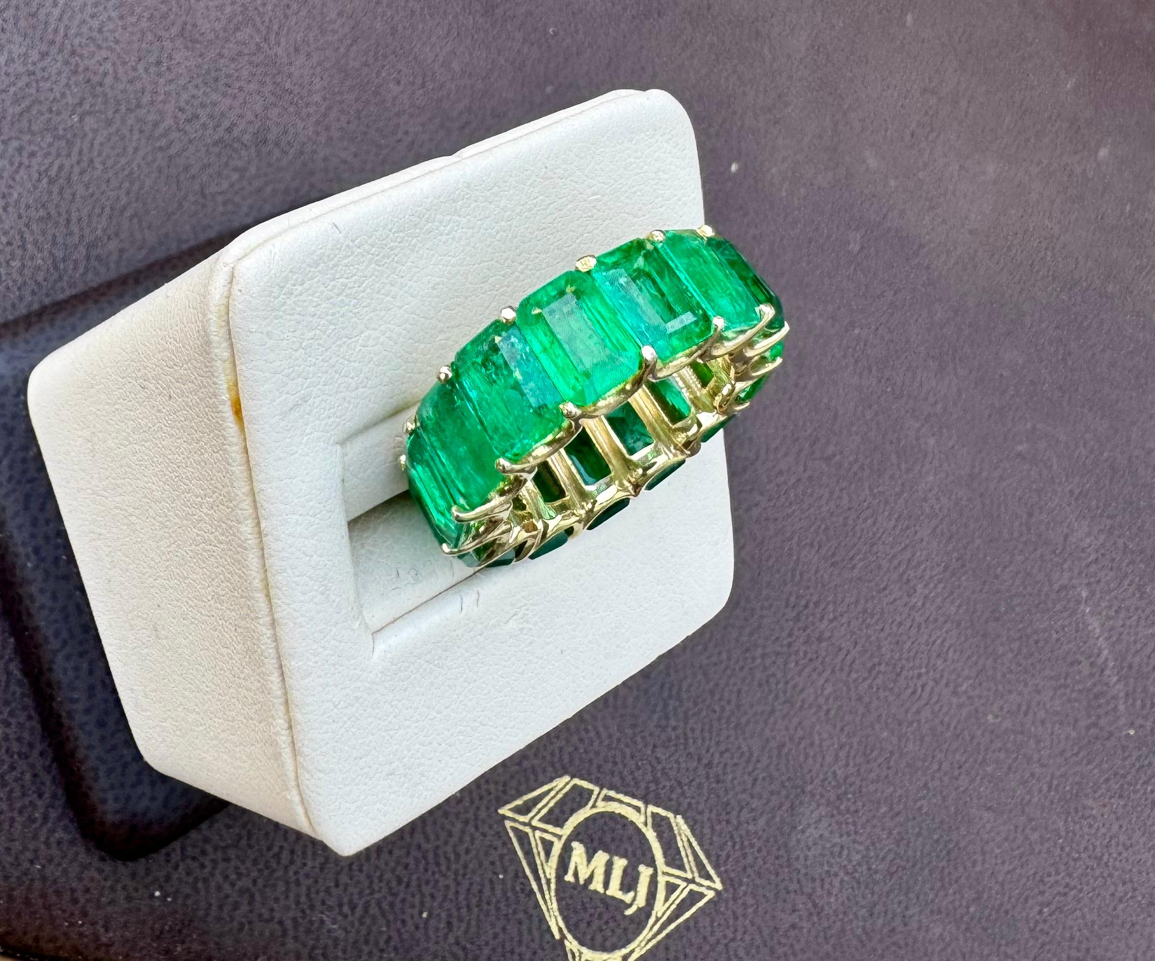 Natural 12 Ct High Quality Zambian Emerald Cut Emerald Eternity Band/ Ring 14 KG For Sale 9