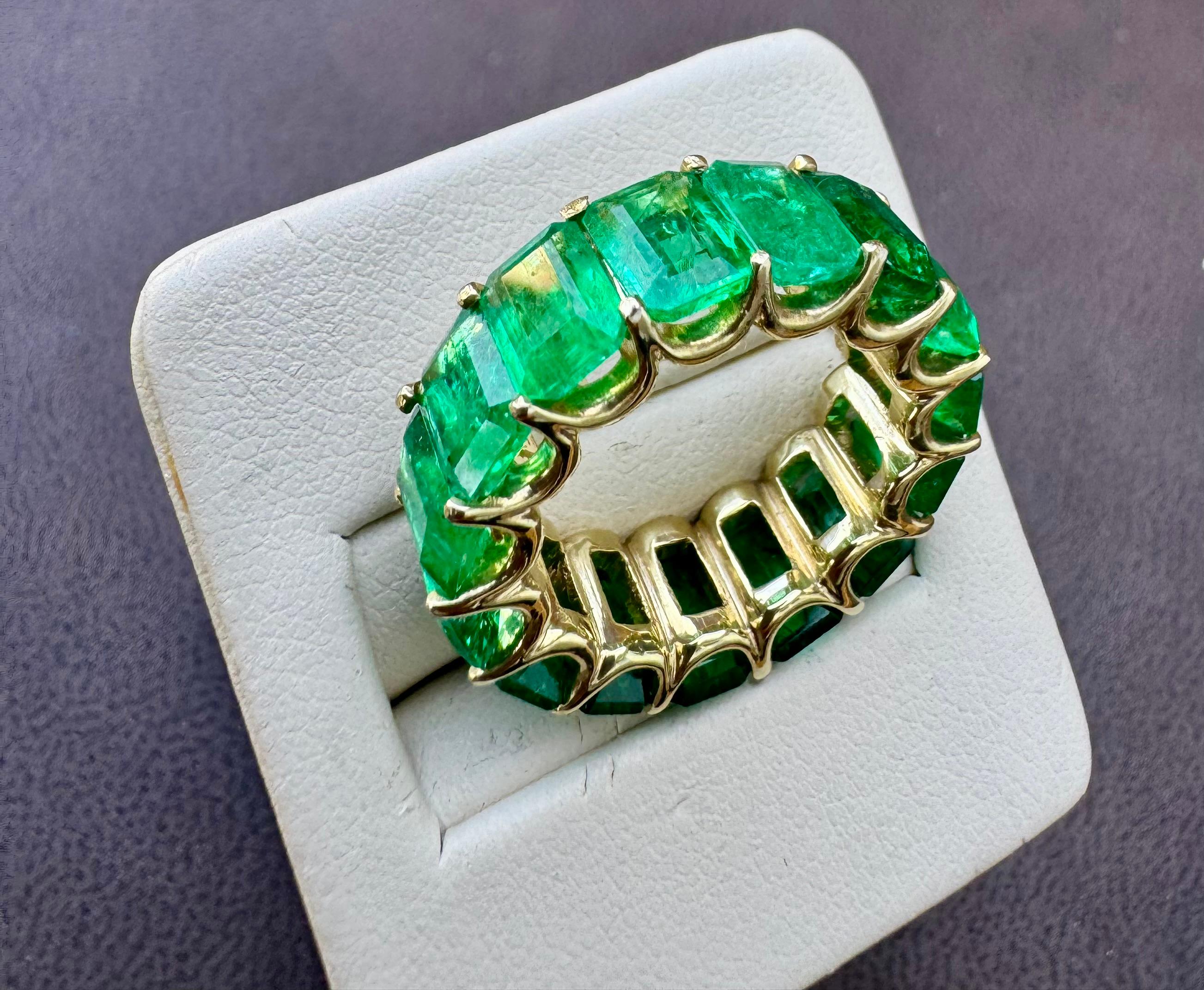 Natural 12 Ct High Quality Zambian Emerald Cut Emerald Eternity Band/ Ring 14 KG For Sale 10