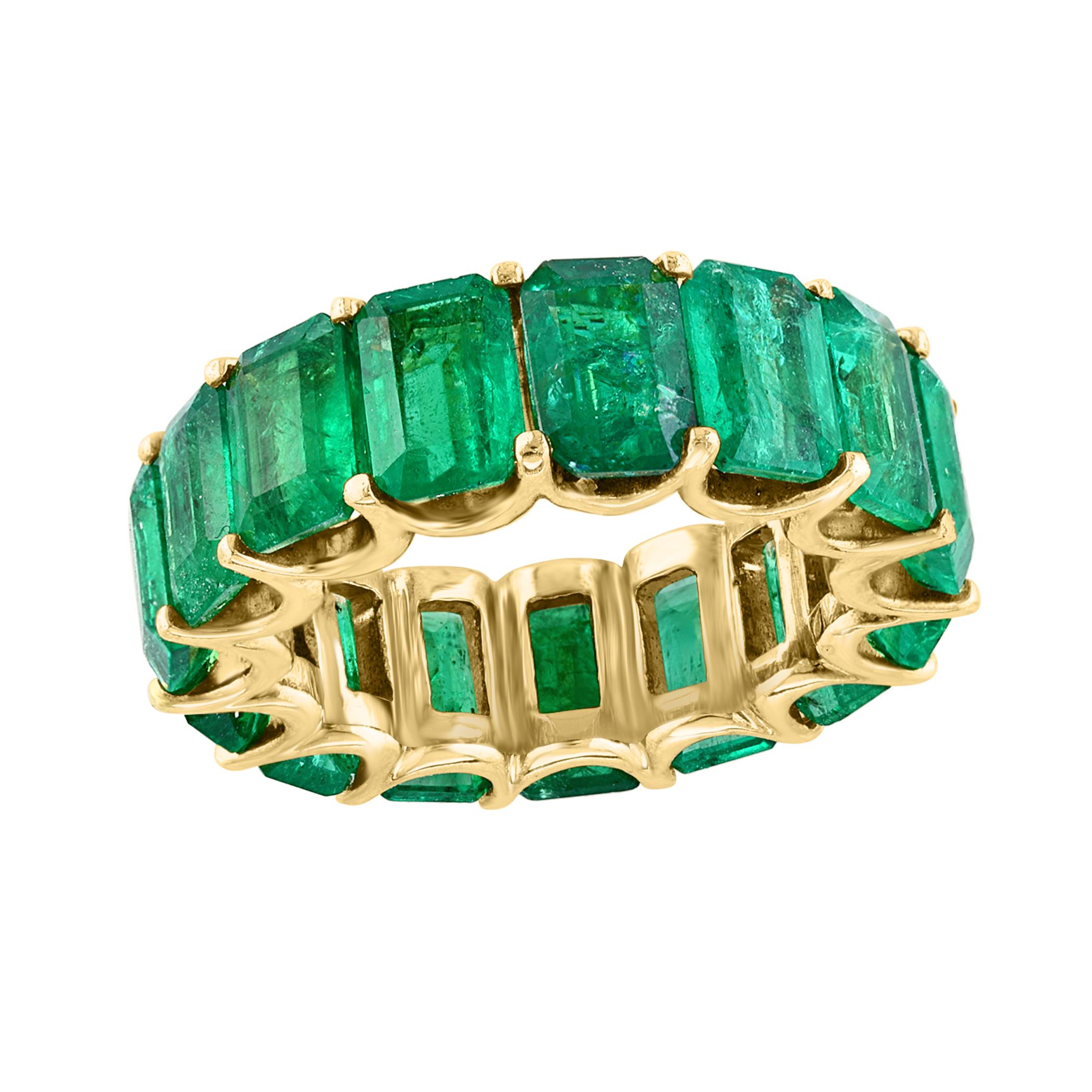 Natural 12 Ct High Quality Zambian Emerald Cut Emerald Eternity Band/ Ring 14 KG In Excellent Condition For Sale In New York, NY