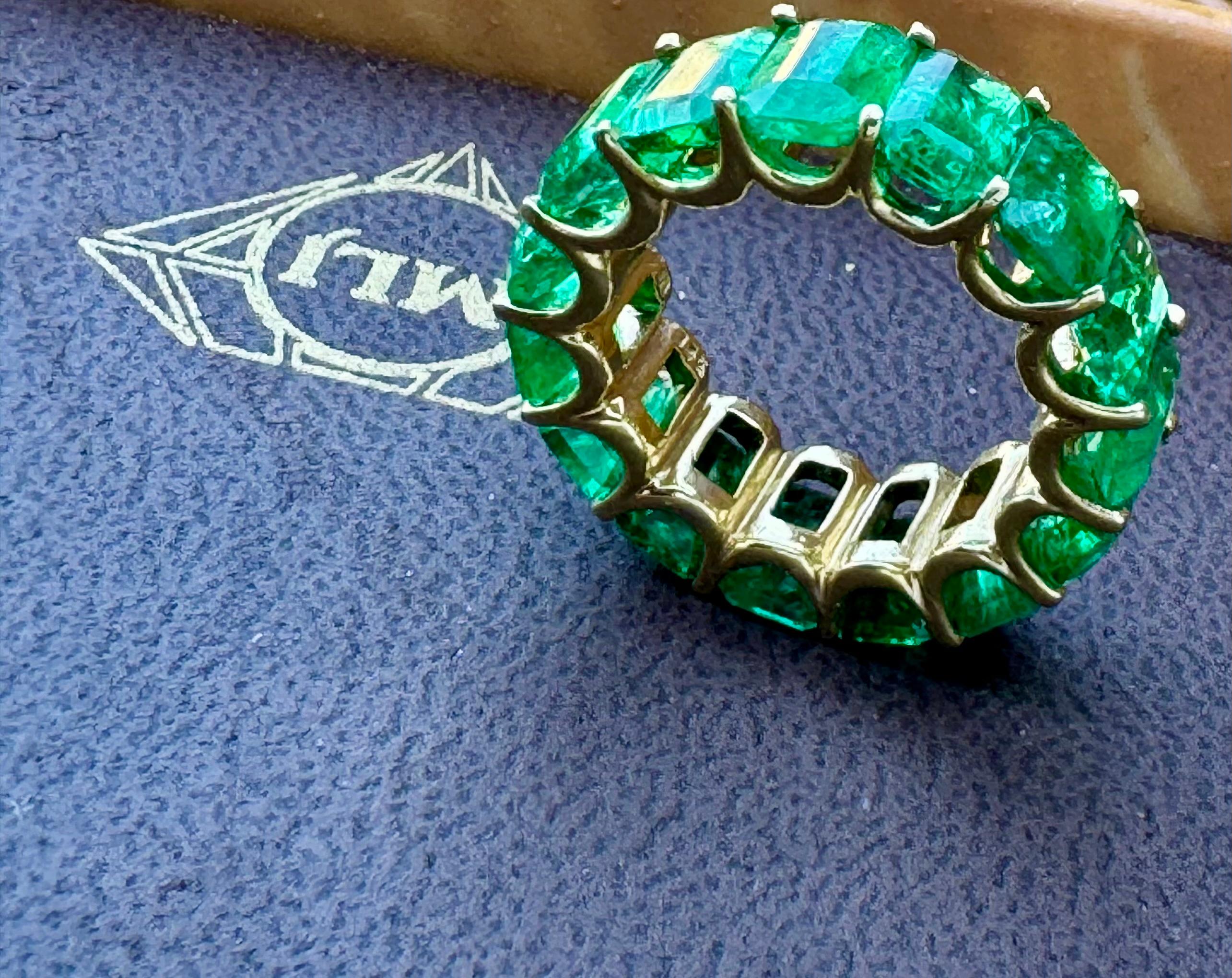 Women's Natural 12 Ct High Quality Zambian Emerald Cut Emerald Eternity Band/ Ring 14 KG For Sale