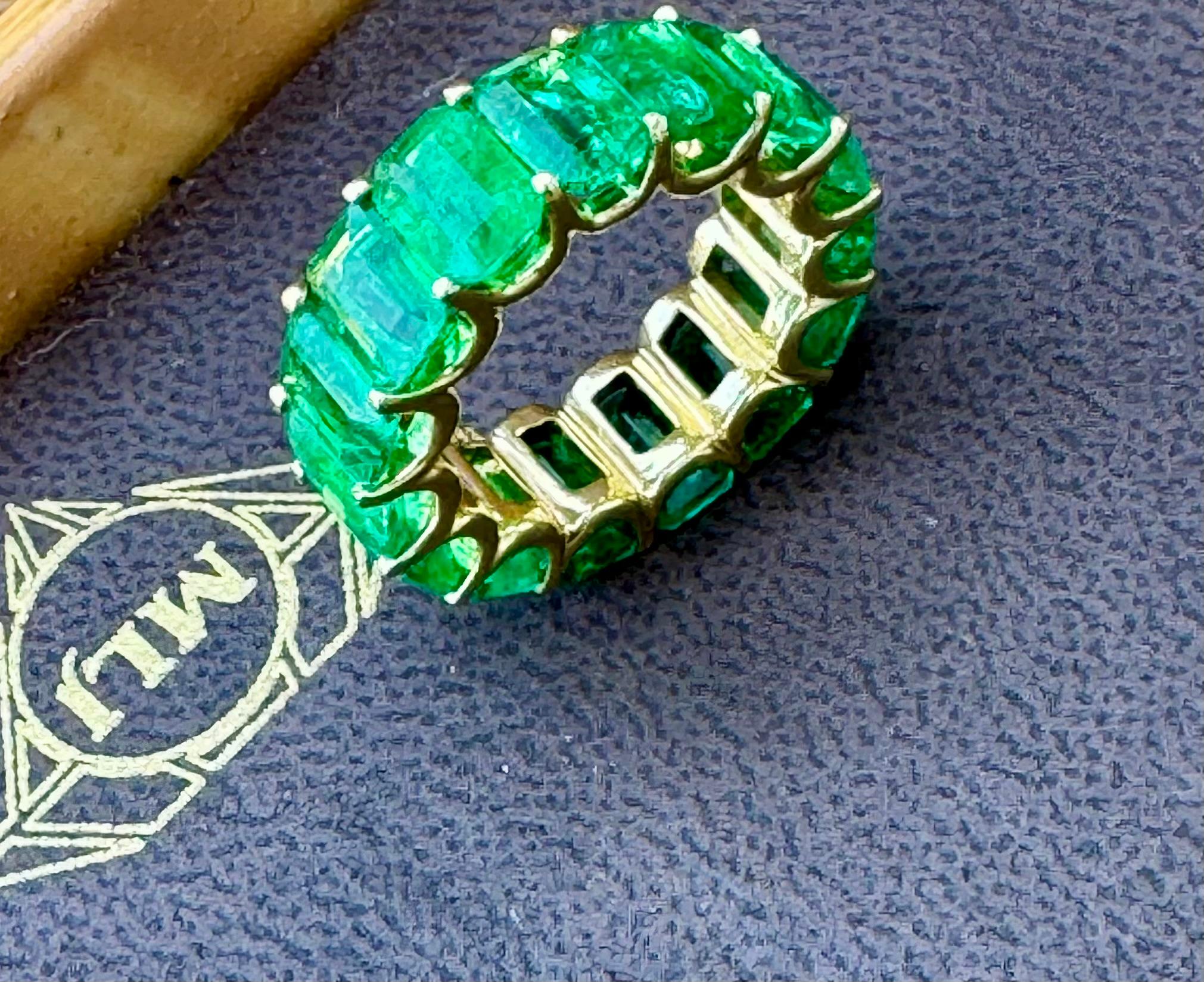 Natural 12 Ct High Quality Zambian Emerald Cut Emerald Eternity Band/ Ring 14 KG For Sale 2