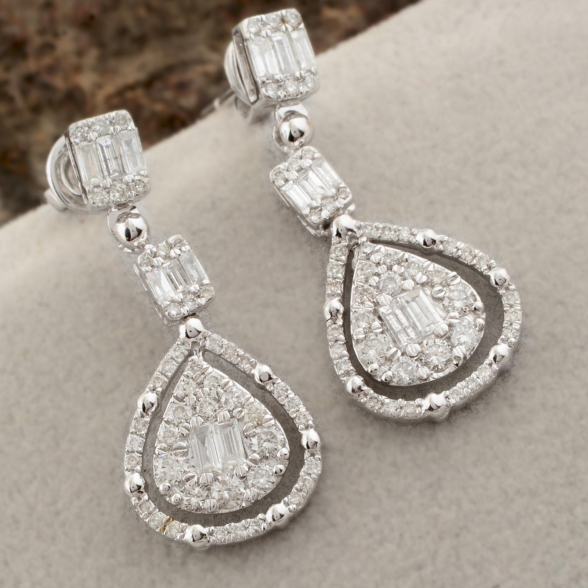 Moderne Pendants d'oreilles en or blanc 10 carats avec diamants baguettes naturels de 1,20 carat en vente