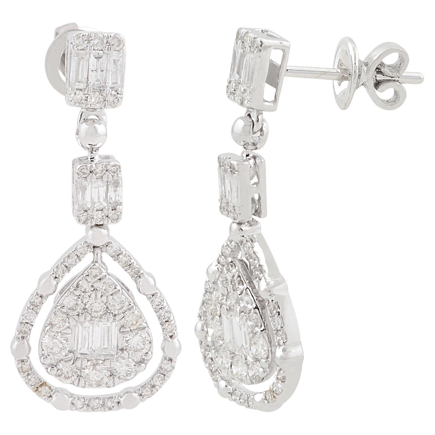 Pendants d'oreilles en or blanc 10 carats avec diamants baguettes naturels de 1,20 carat en vente