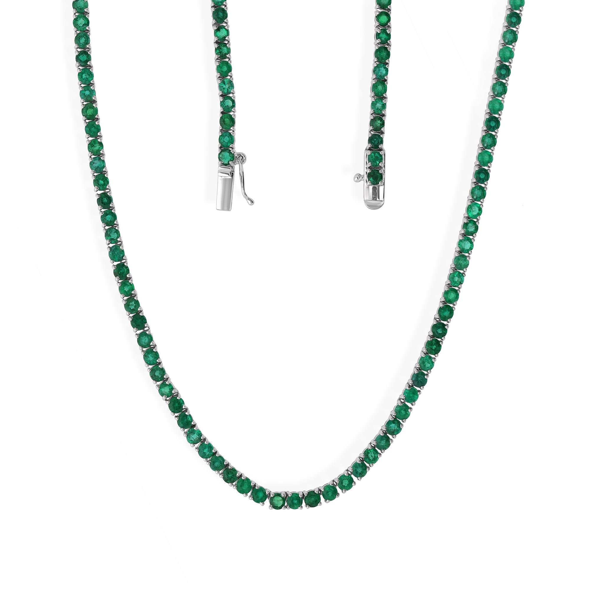 La collana presenta uno smeraldo autentico proveniente dallo Zambia, con un peso totale di 12,03 carati. Si tratta di un peso notevole di gemme, sufficiente a rendere la collana un pezzo importante. Poiché gli smeraldi di queste dimensioni sono