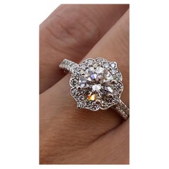Anello di fidanzamento con diamante naturale certificato da 1,21 carati (D/VVS1) a forma di aureola in oro bianco 18 carati