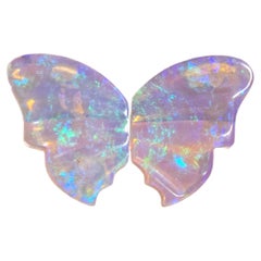 Des ailes de papillon sculptées en cristal naturel australien 12,35 ct extrait par Sue Cooper