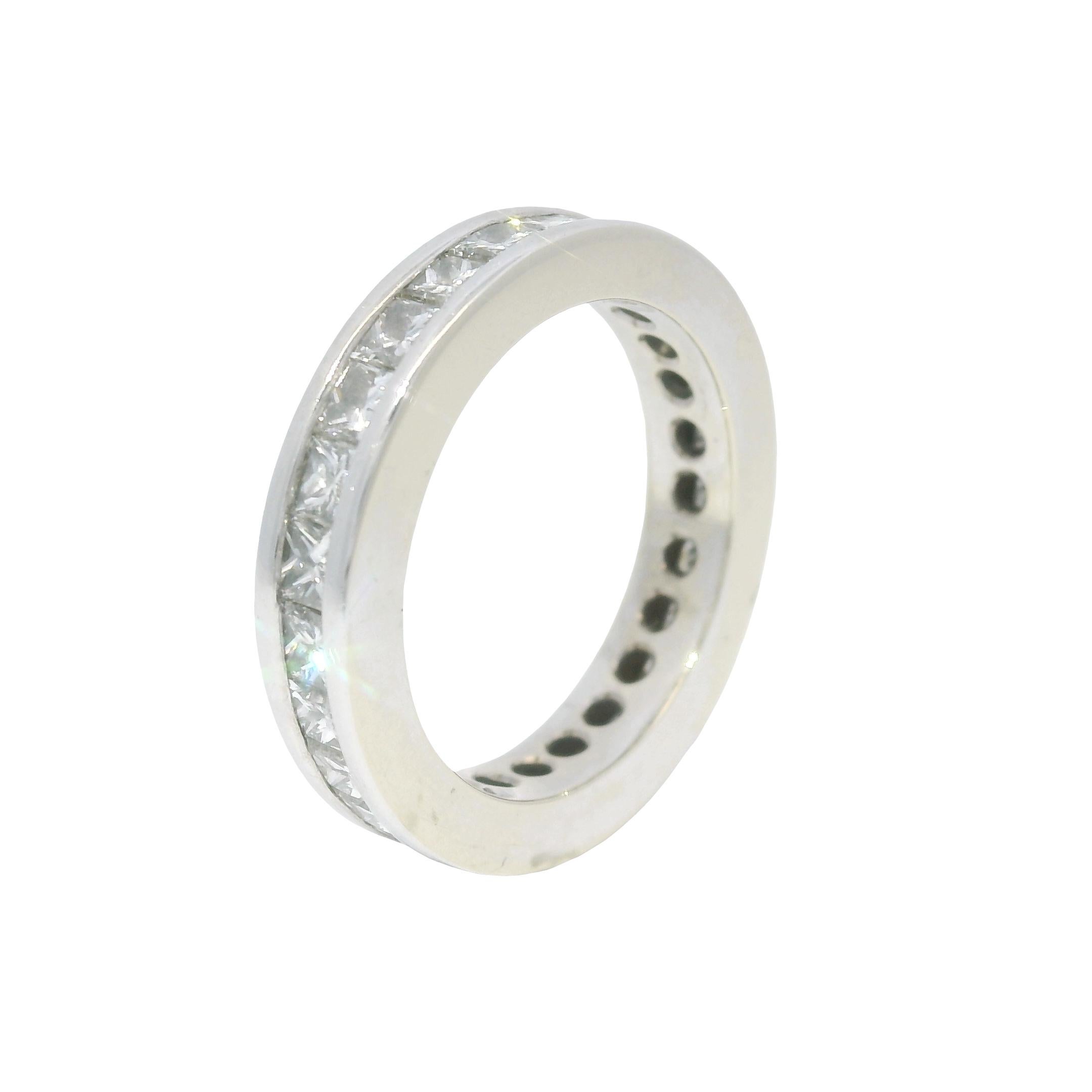 Anello di eternità con diamante taglio principessa da 1,25 carati Nature 14 carati In magazzino in vendita 1