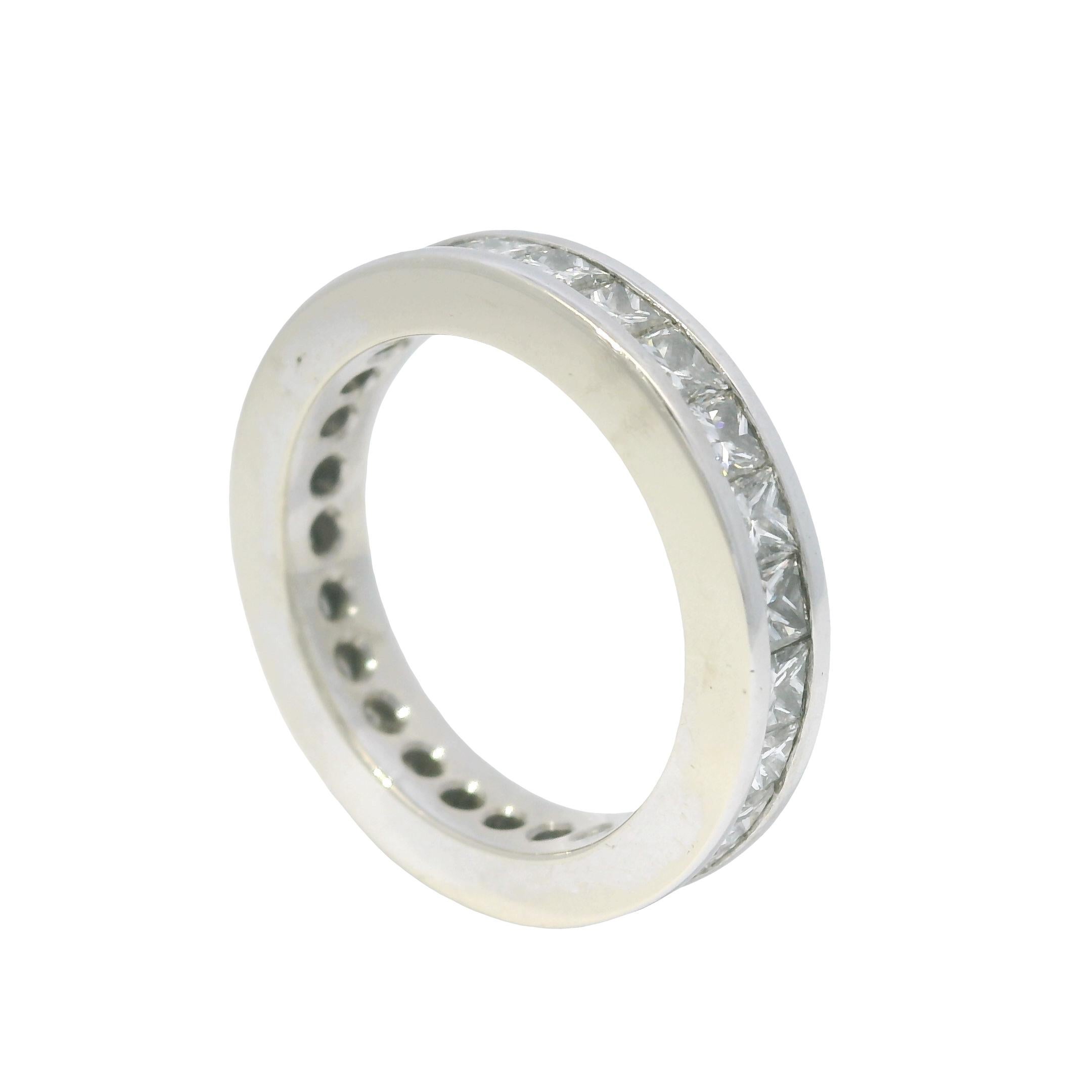 Anello di eternità con diamante taglio principessa da 1,25 carati Nature 14 carati In magazzino in vendita 3