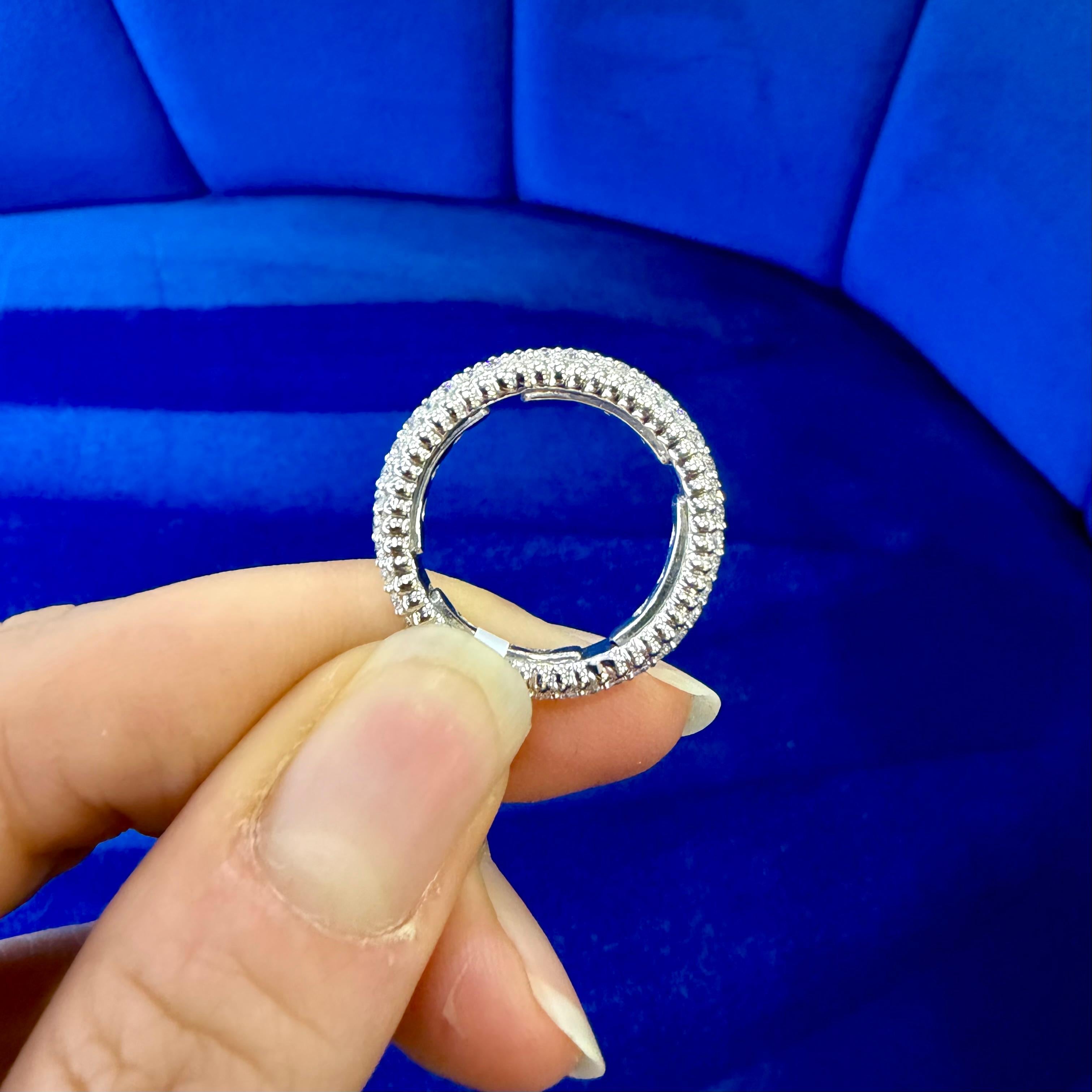 Bague d'éternité nervurée en or 14 carats avec diamants ronds naturels de 1,25 carat en vente 2