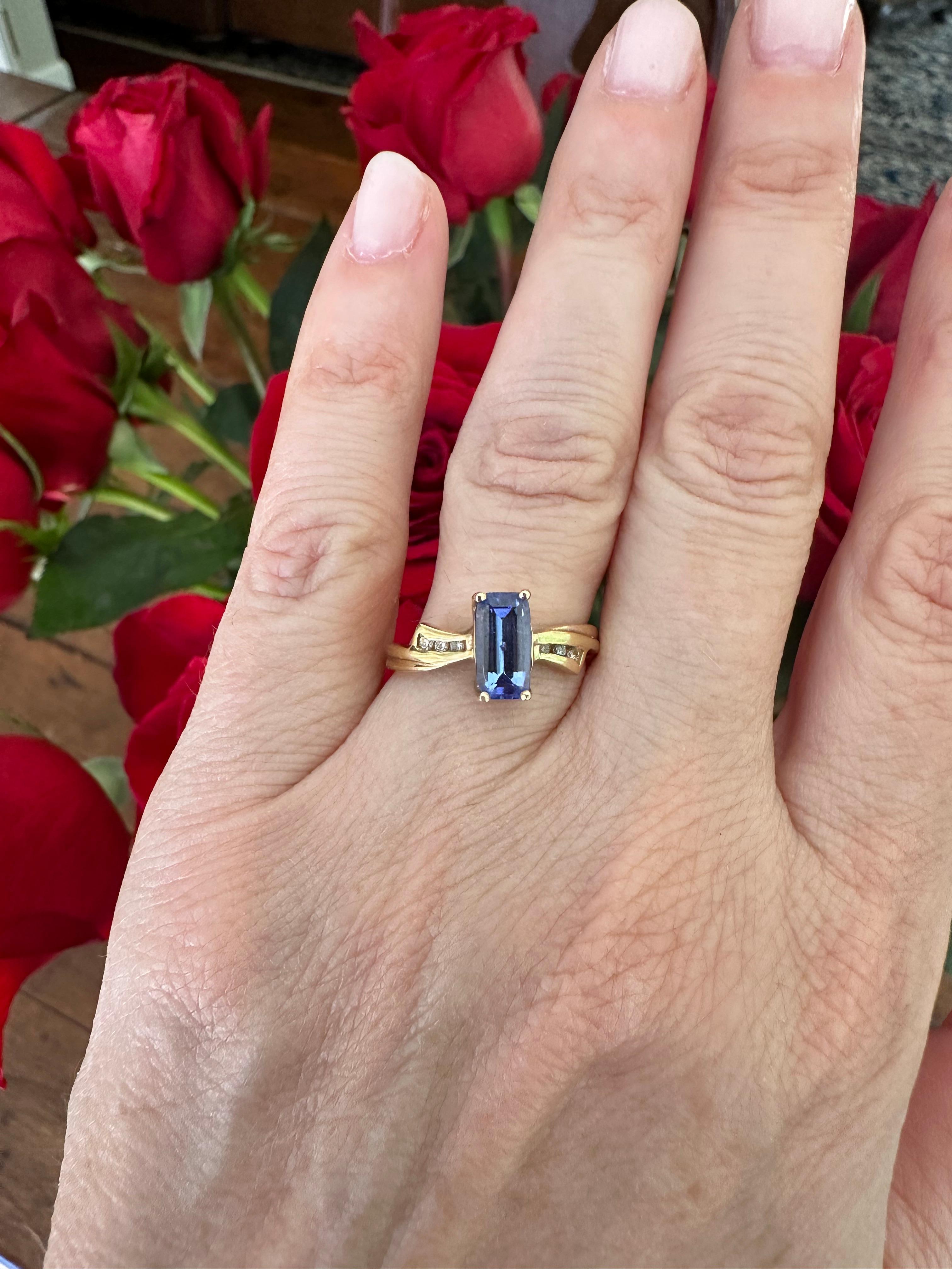 Natural 1.28-Carat Light Blue Tanzanite and Diamond Bow Ring For Sale 2
