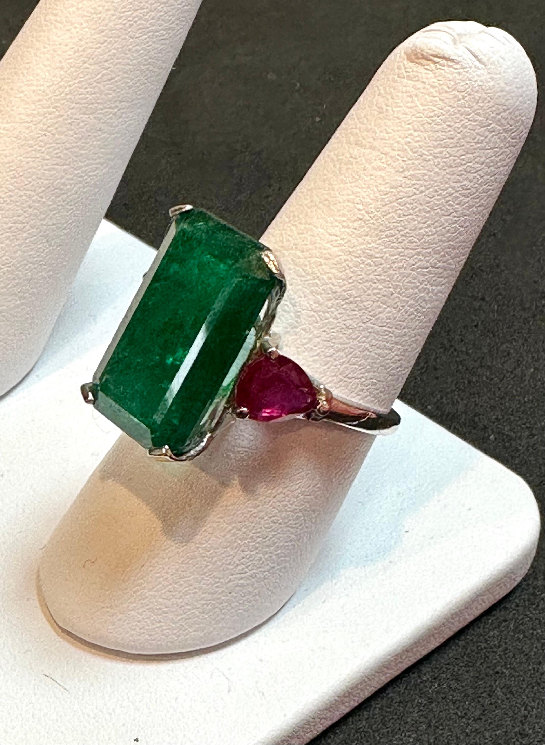 Natural 13 Carat Emerald Cut Zambian Emerald & Ruby Ring in Platinum, Estate Size  9
A classic design  ring , Ring Size 9
Approximately 13 Carat  Emerald Cut Emerald Absolutely gorgeous emerald , Very desirable color .
Origin Zambia
 Platinum  20 gm