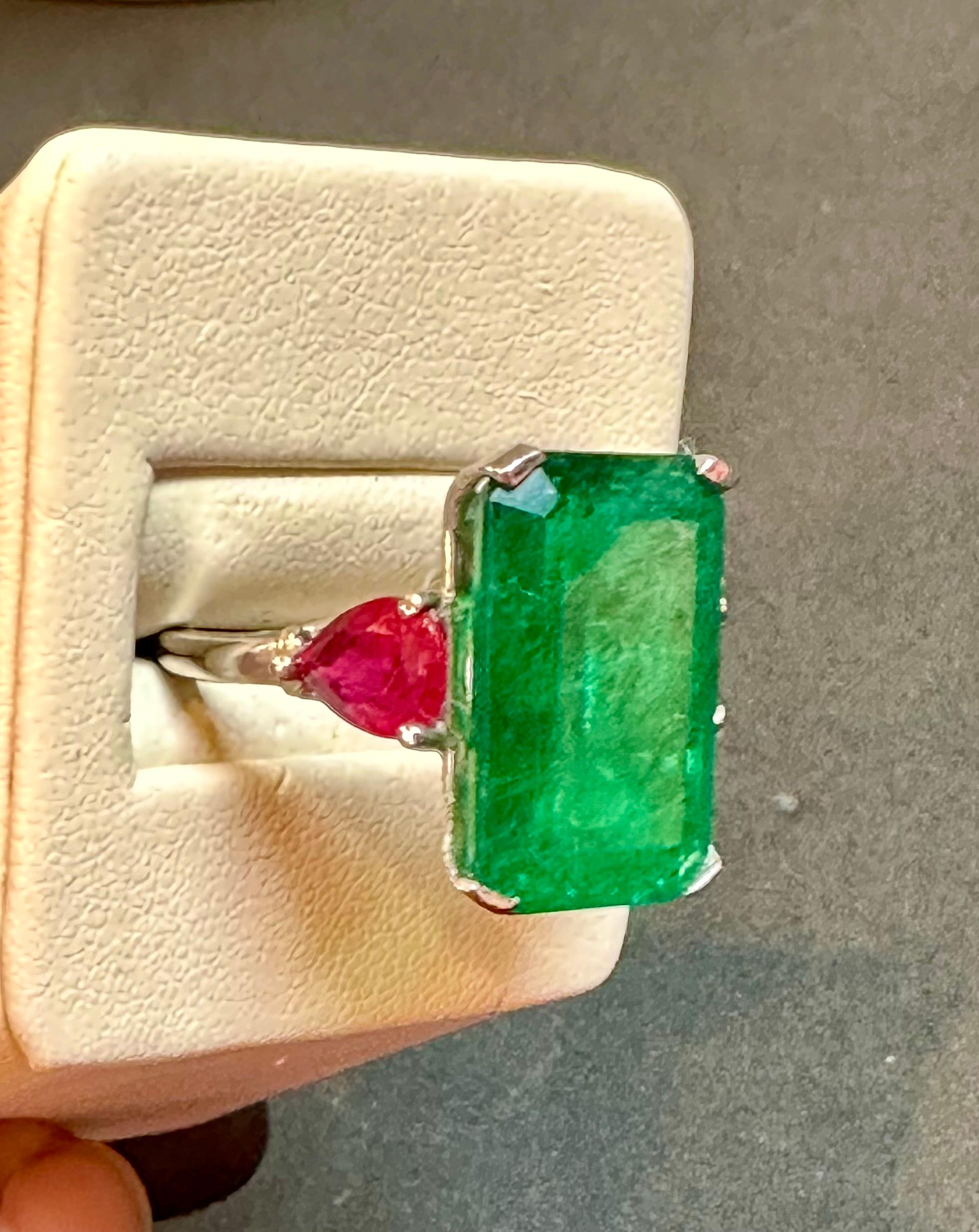 Natural 13 Carat Emerald Cut Zambian Emerald & Ruby Ring in Platinum, Estate  In Excellent Condition In New York, NY