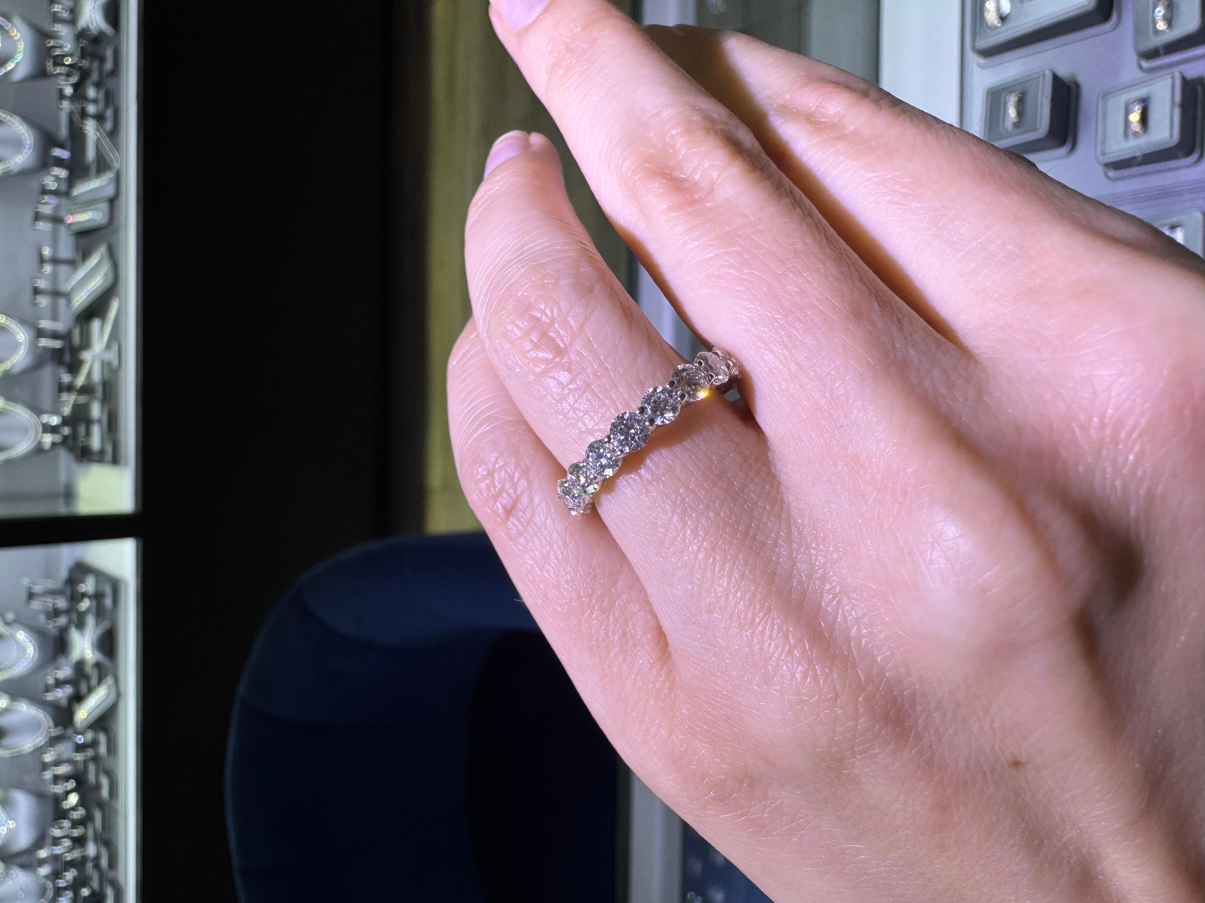 De las mujeres Anillo Natural de 13 Piedras con Diamante Redondo de Corte Brillante de 2,49 Quilates y 14 Quilates En Stock en venta