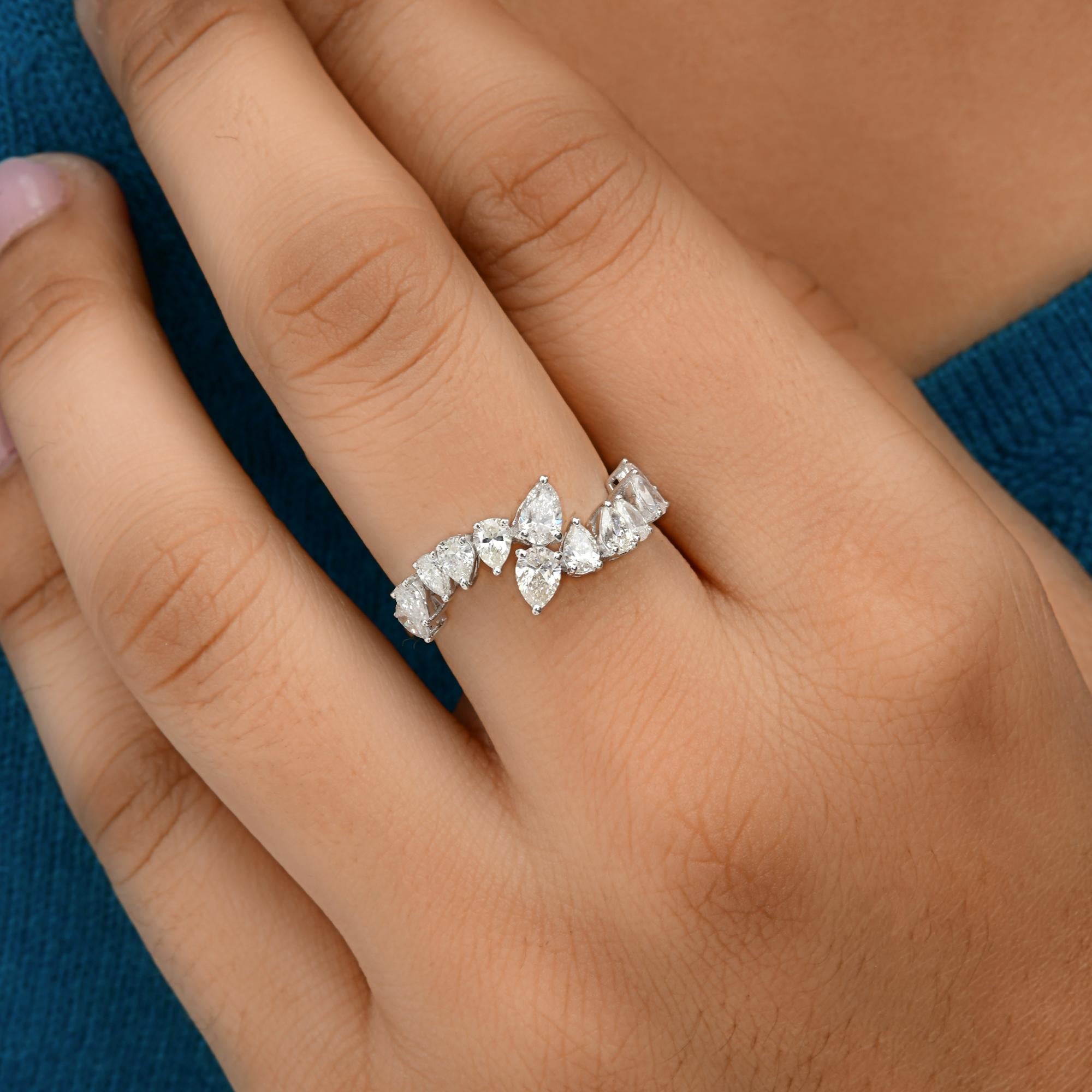 Natürliche 1,30 Karat SI/H Birnenschliff Diamant-Ohrringe im Brillantschliff 18 Karat Weißgold im Zustand „Neu“ im Angebot in Diera, Dubai