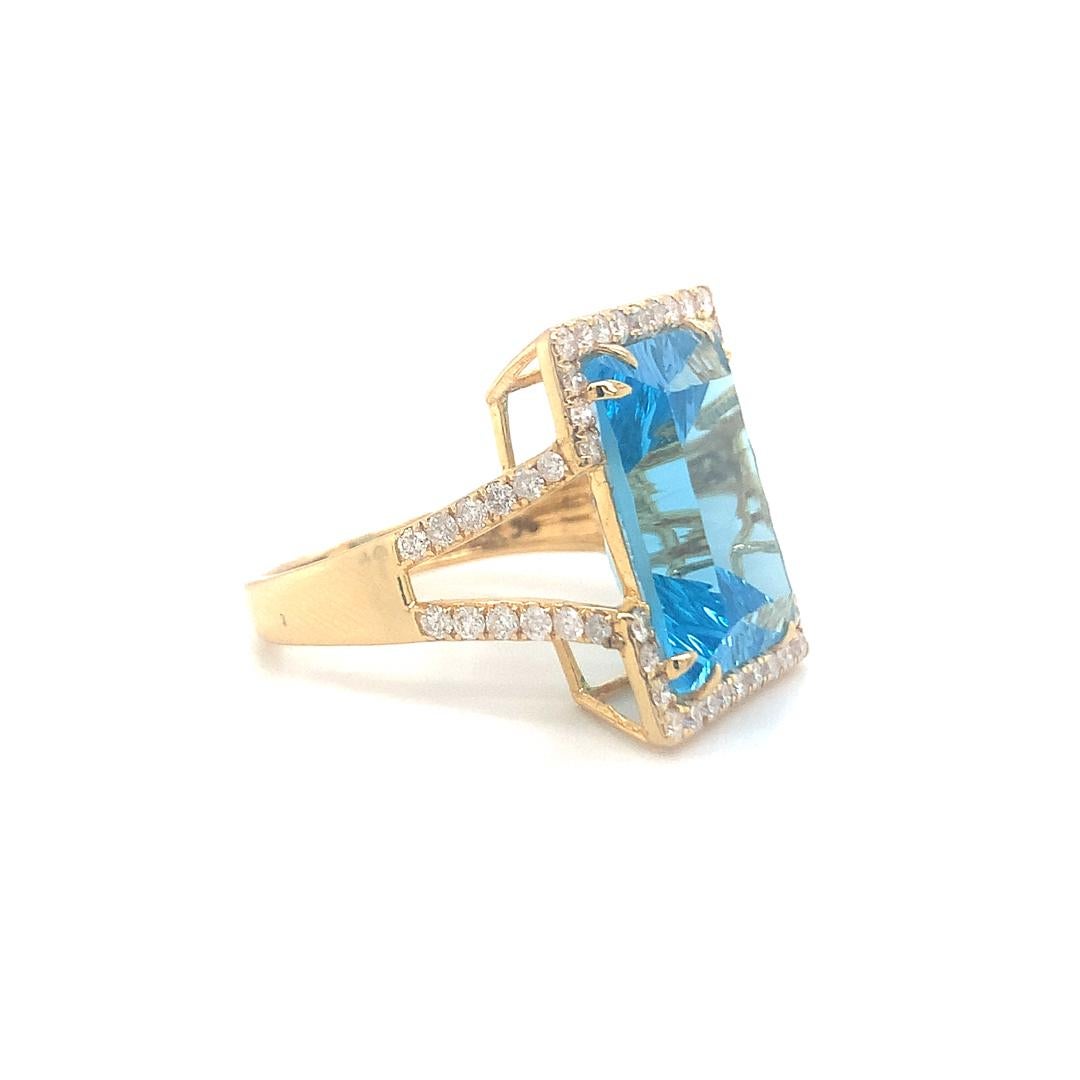 Natural 13.20 carat blue topaz with diamond gold ring In New Condition In New York, NY