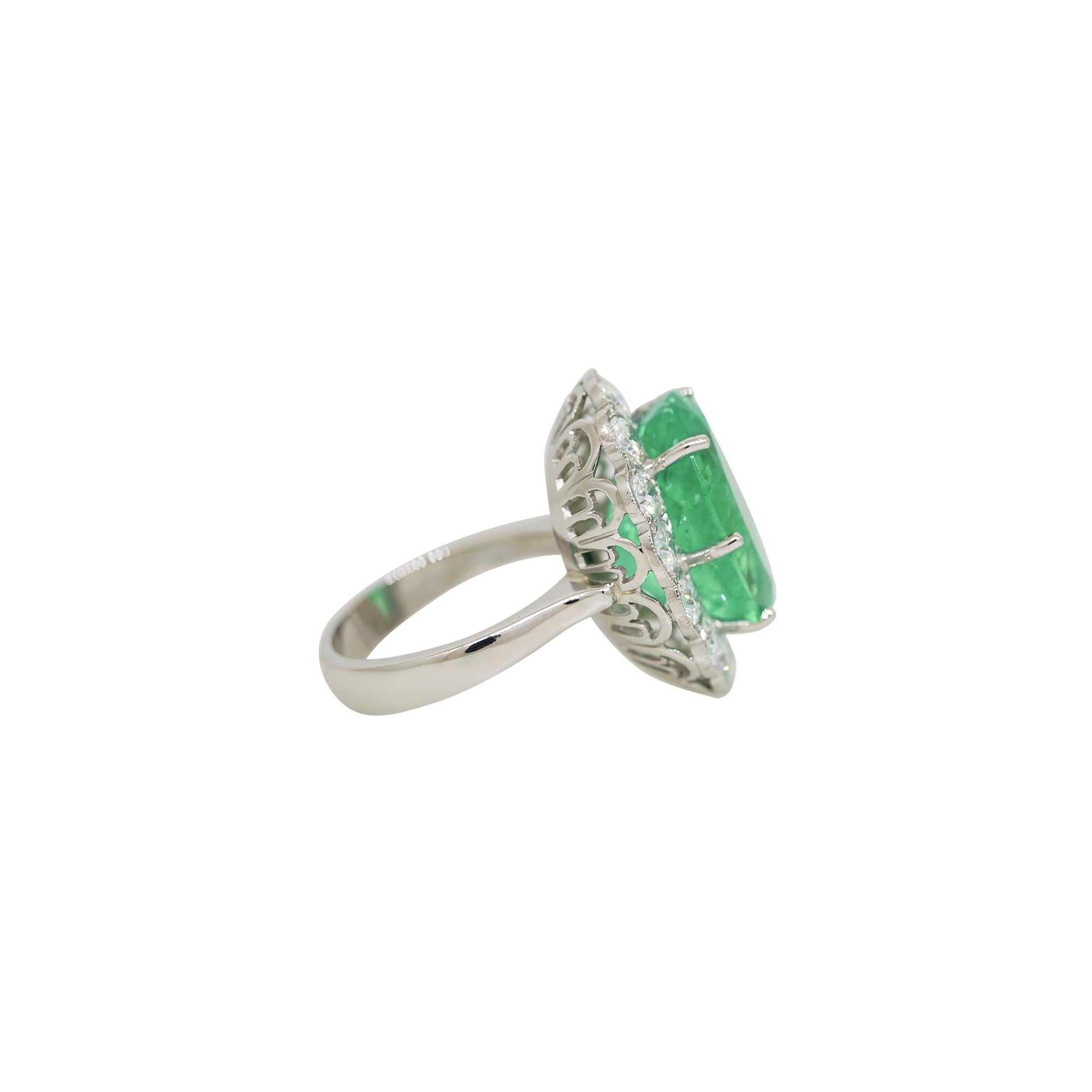 Natürlicher 13,3 Karat Smaragd & Diamant Halo Platin Statement-Ring auf Lager (Art nouveau) im Angebot