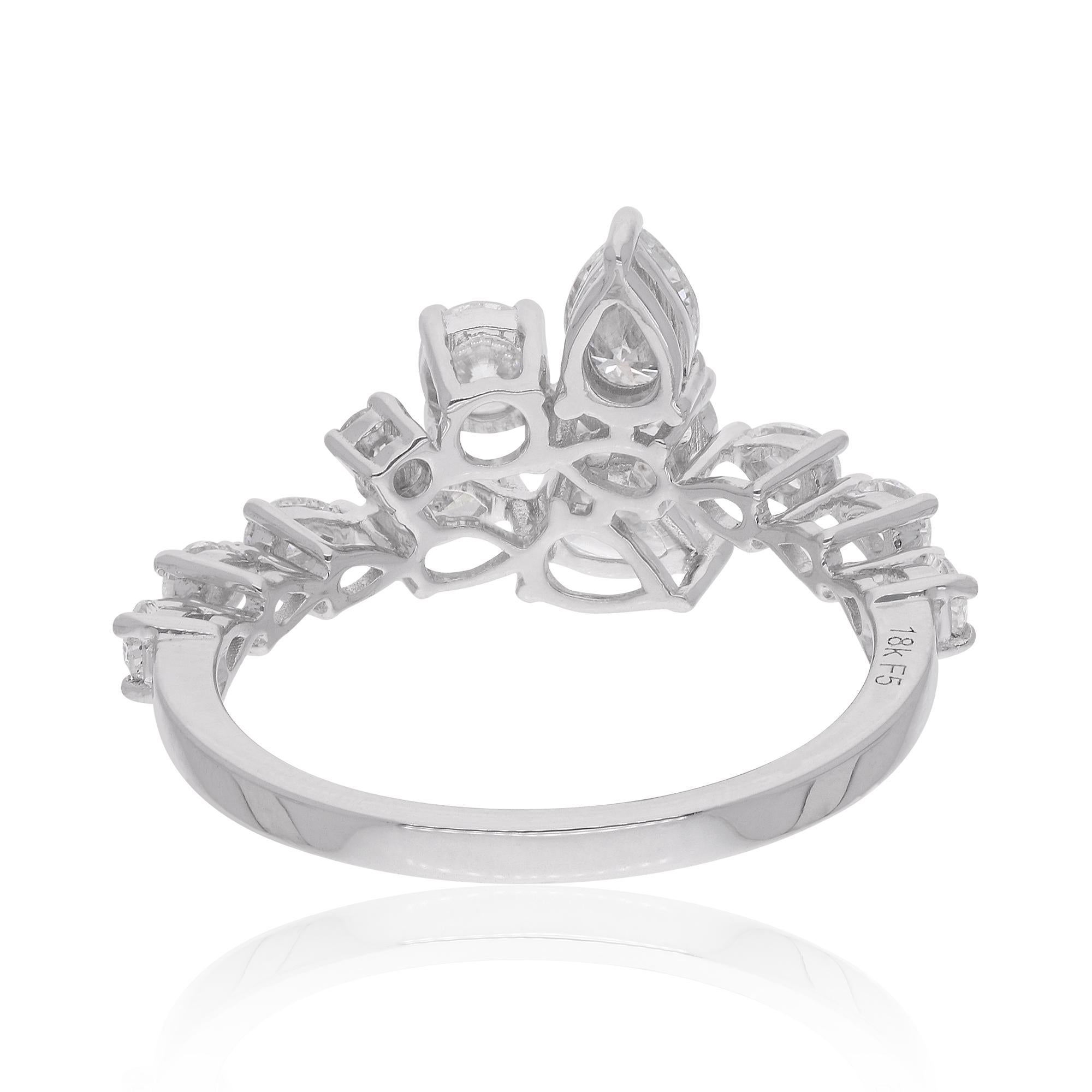 Una mezcla perfecta de diseño elegante y con clase Anillo de oro blanco de 18 quilates con diamantes. Esto es imprescindible para proporcionarte una atención llamativa.

El anillo es de la talla 7 y puede cambiarse a una talla mayor o menor si se
