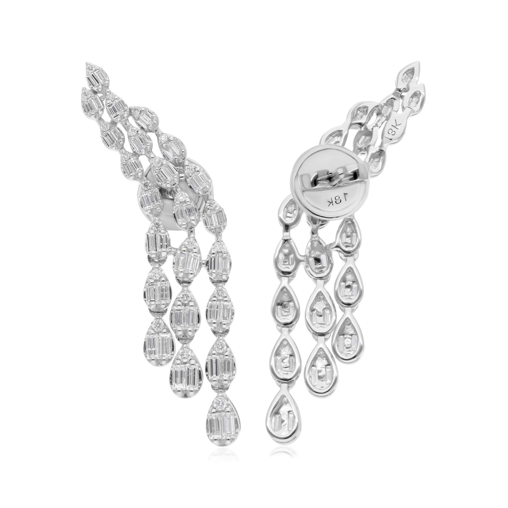Realizzati in oro a 18 carati, questi squisiti orecchini sono impreziositi da 1,35 carati di diamanti scintillanti.

Segui la vetrina di Spectrum Jewels per vedere le ultime collezioni e i pezzi esclusivi. Spectrum Jewels è orgoglioso di essere