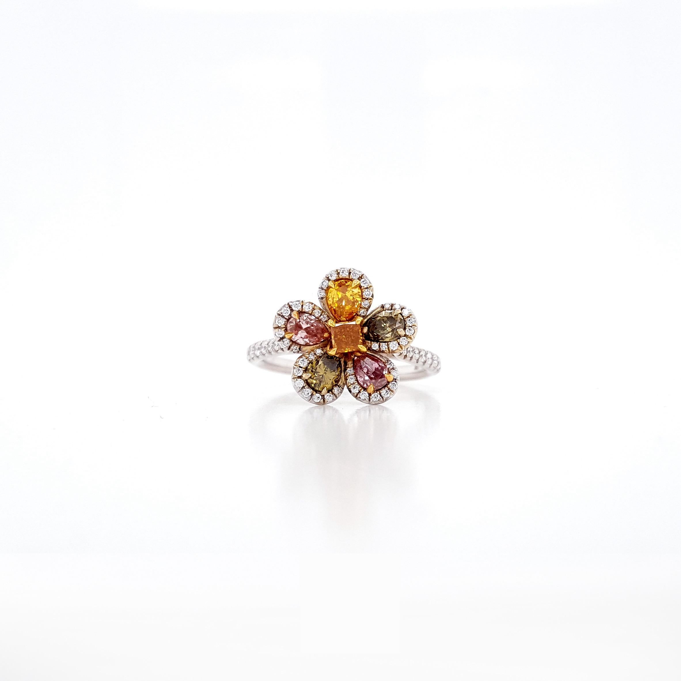 Natural 1.37 Carat Multi-Color Floral Diamond Ring Set In 18k White & Rose Gold. In New Condition For Sale In New York, NY