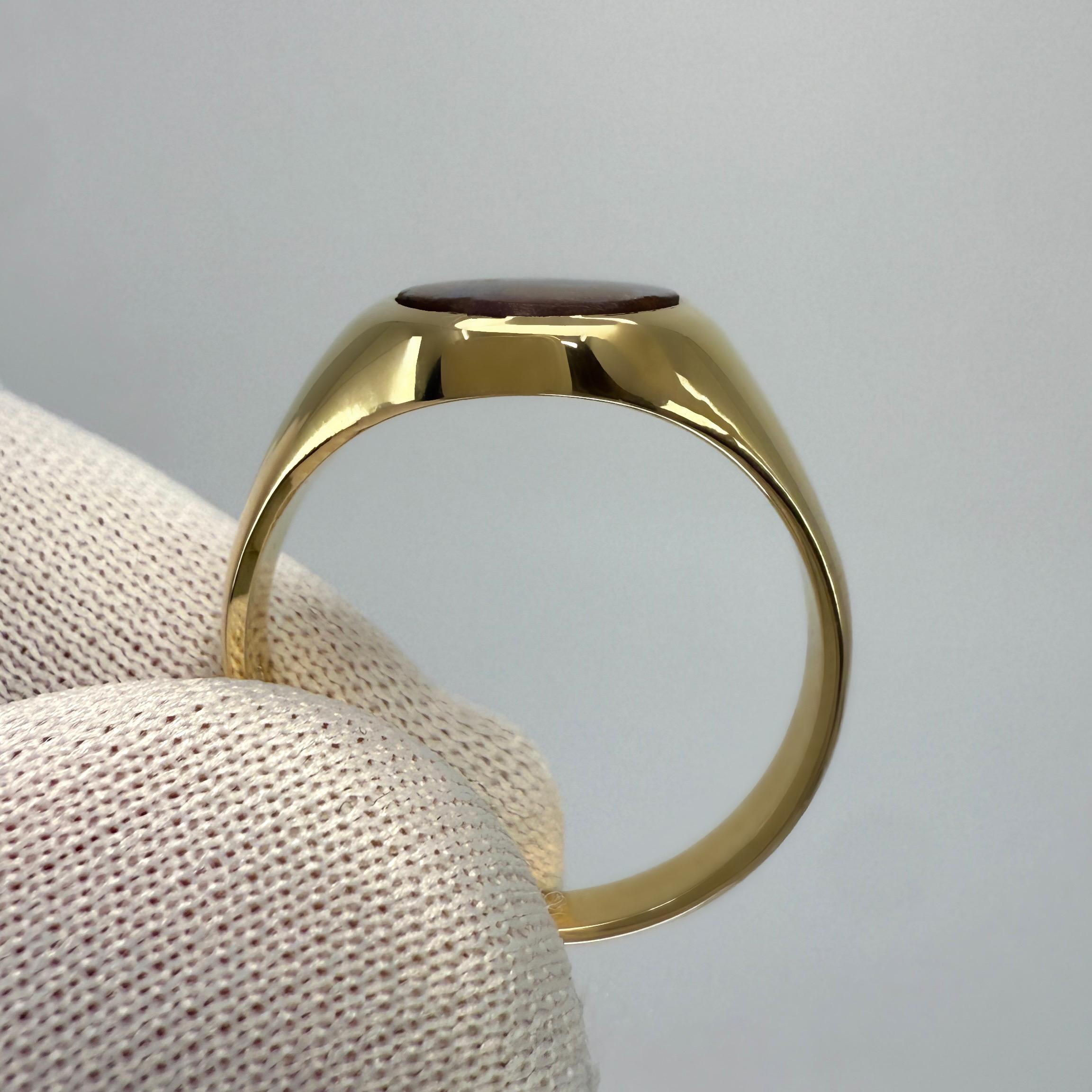 da uomo o donna Anello con sigillo ovale in oro giallo 9k con opale nero australiano Boulder da 1,38 ct. in vendita