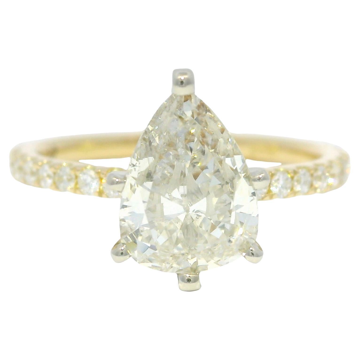 Anillo de Compromiso de 18 Quilates con Diamante Natural en Forma de Pera de 1,39 Quilates En Stock