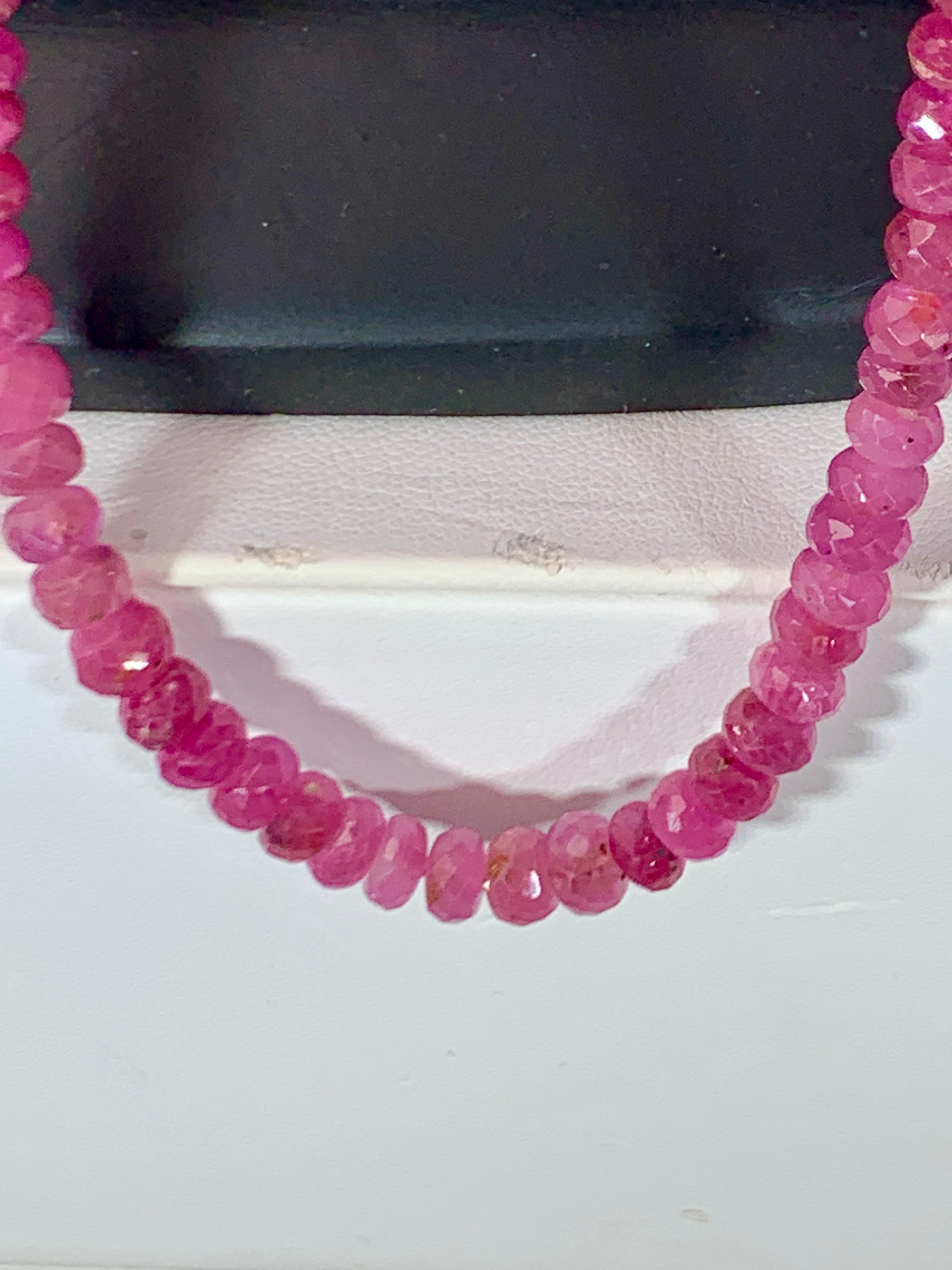 Perle Collier à un brin en perles de rubis naturel de 140 carats avec fermoir en argent en vente