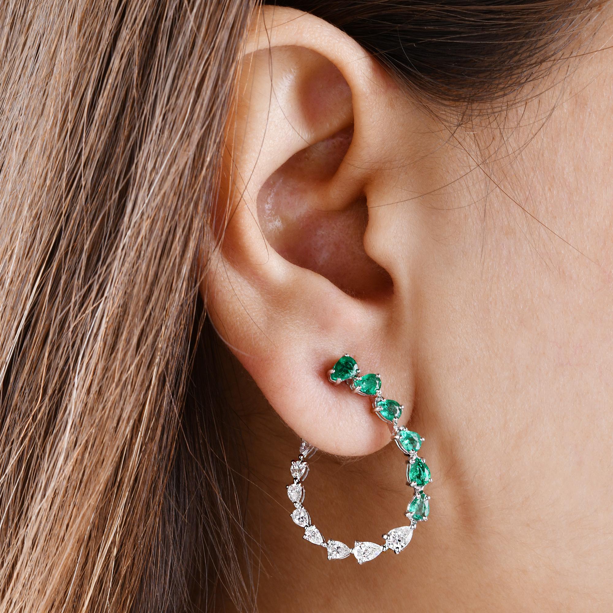 Natural 1.42 Carat Emerald Earrings  1.20 Carat Pear Diamond 18 Karat White Gold (Moderne) im Angebot