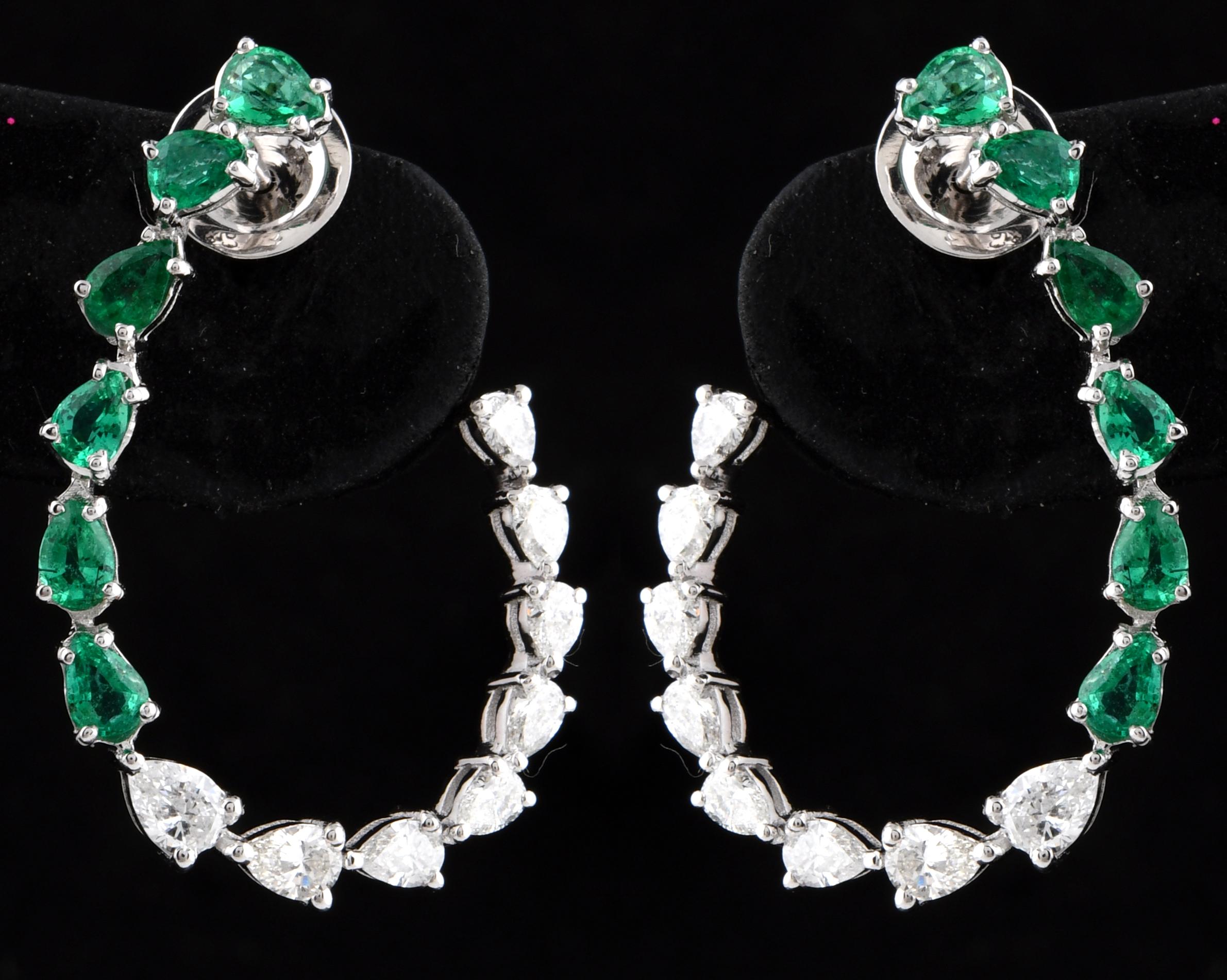 Natural 1.42 Carat Emerald Earrings  1.20 Carat Pear Diamond 18 Karat White Gold Damen im Angebot