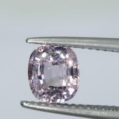 Pierre précieuse naturelle de 1,44 ct, spinelle « Pestle » rose clair non traité thermiquement, taille « coussin », sans impuretés visibles à l'œil nu
